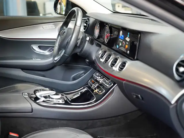 Mercedes-Benz E-Class view 10