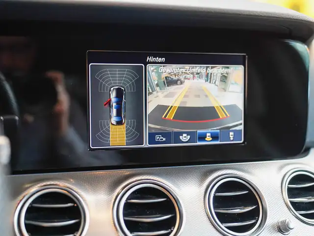 Mercedes-Benz E-Class view 23