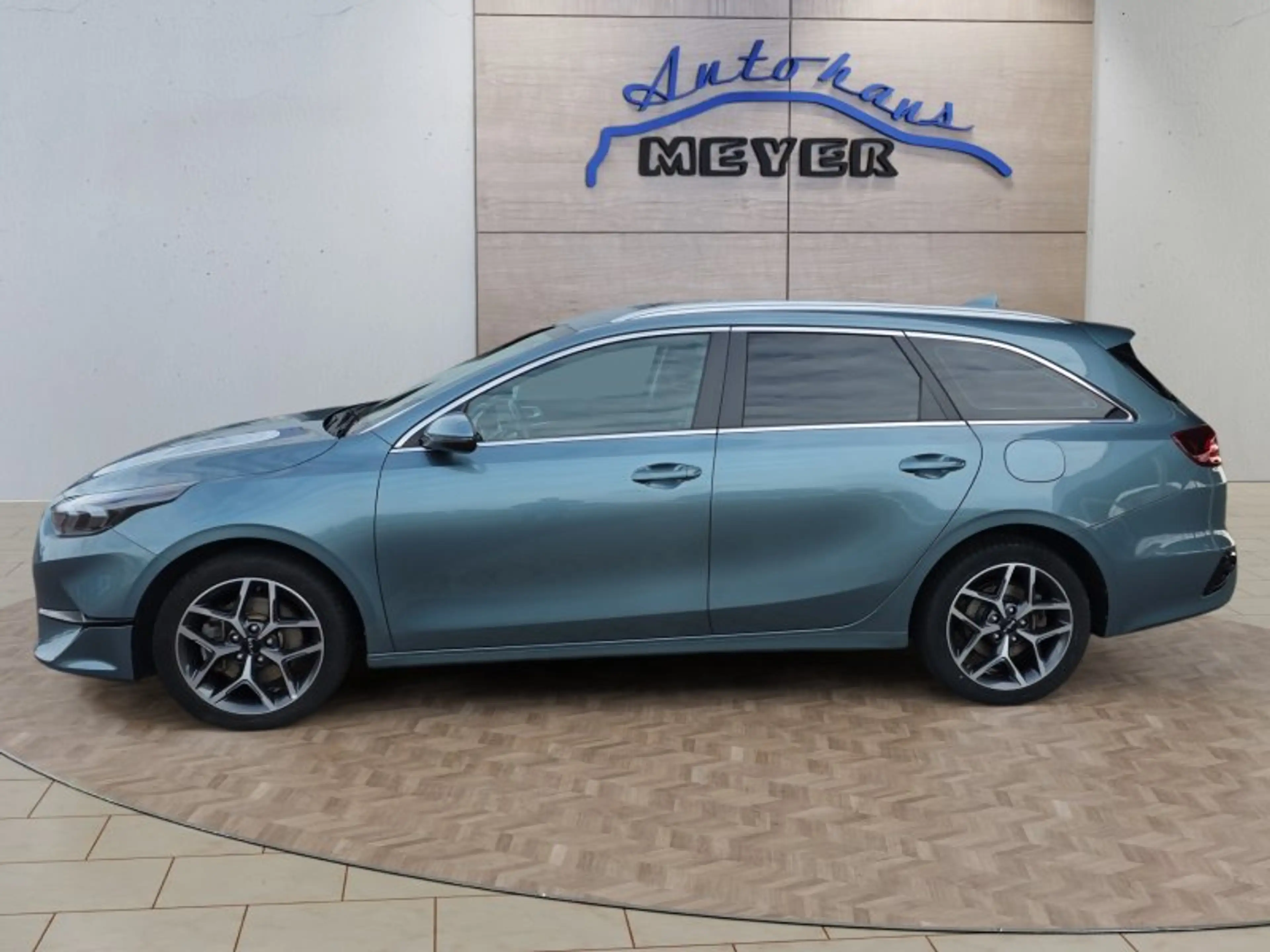Kia Ceed / cee'd Ceed 1.5 T-GDI Spirit Voll-LED/AHK/Navi/Kamera/Win — photo 2