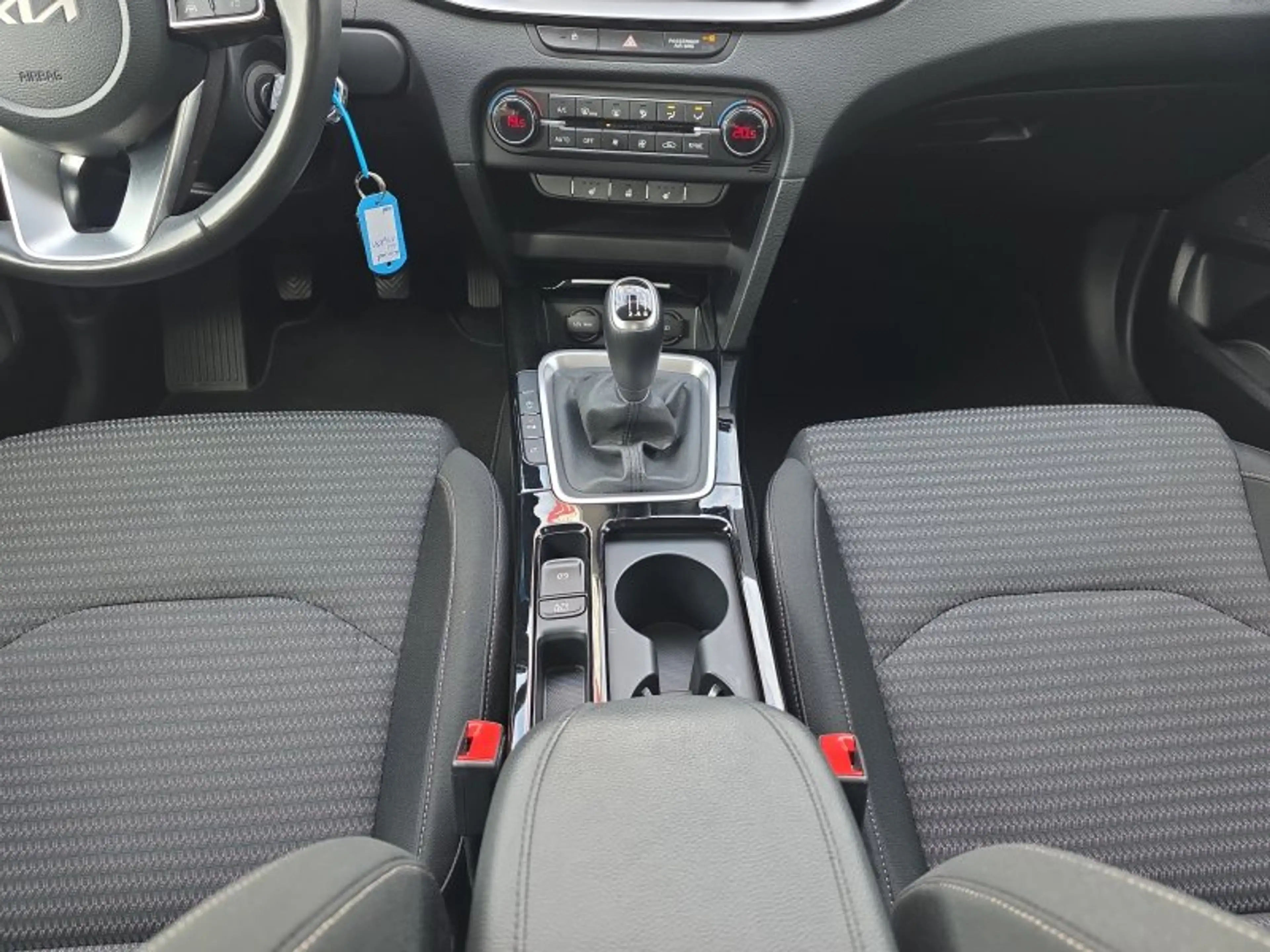 Kia Ceed / cee'd Ceed 1.5 T-GDI Spirit Voll-LED/AHK/Navi/Kamera/Win — photo 11