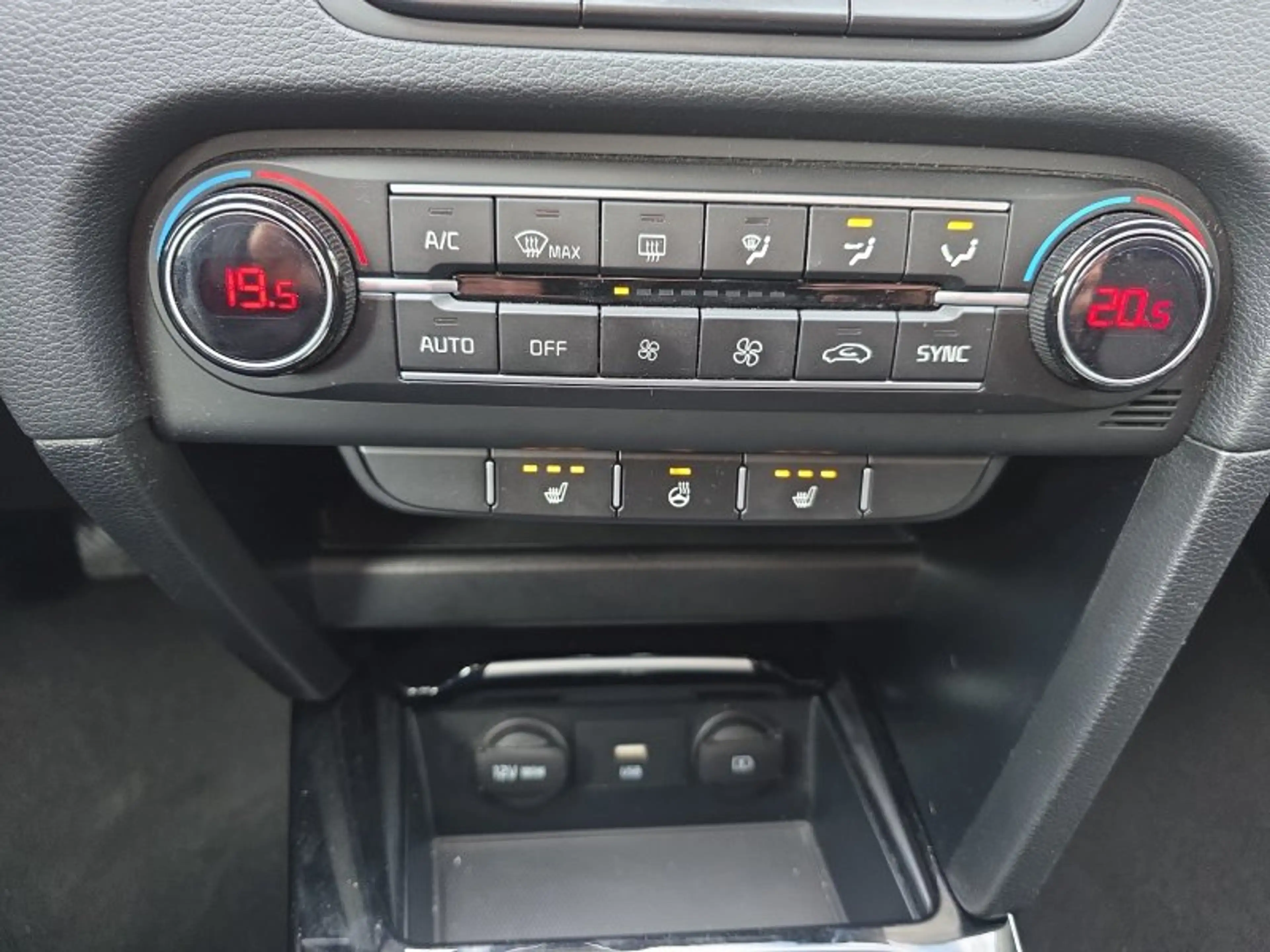 Kia Ceed / cee'd Ceed 1.5 T-GDI Spirit Voll-LED/AHK/Navi/Kamera/Win — photo 23