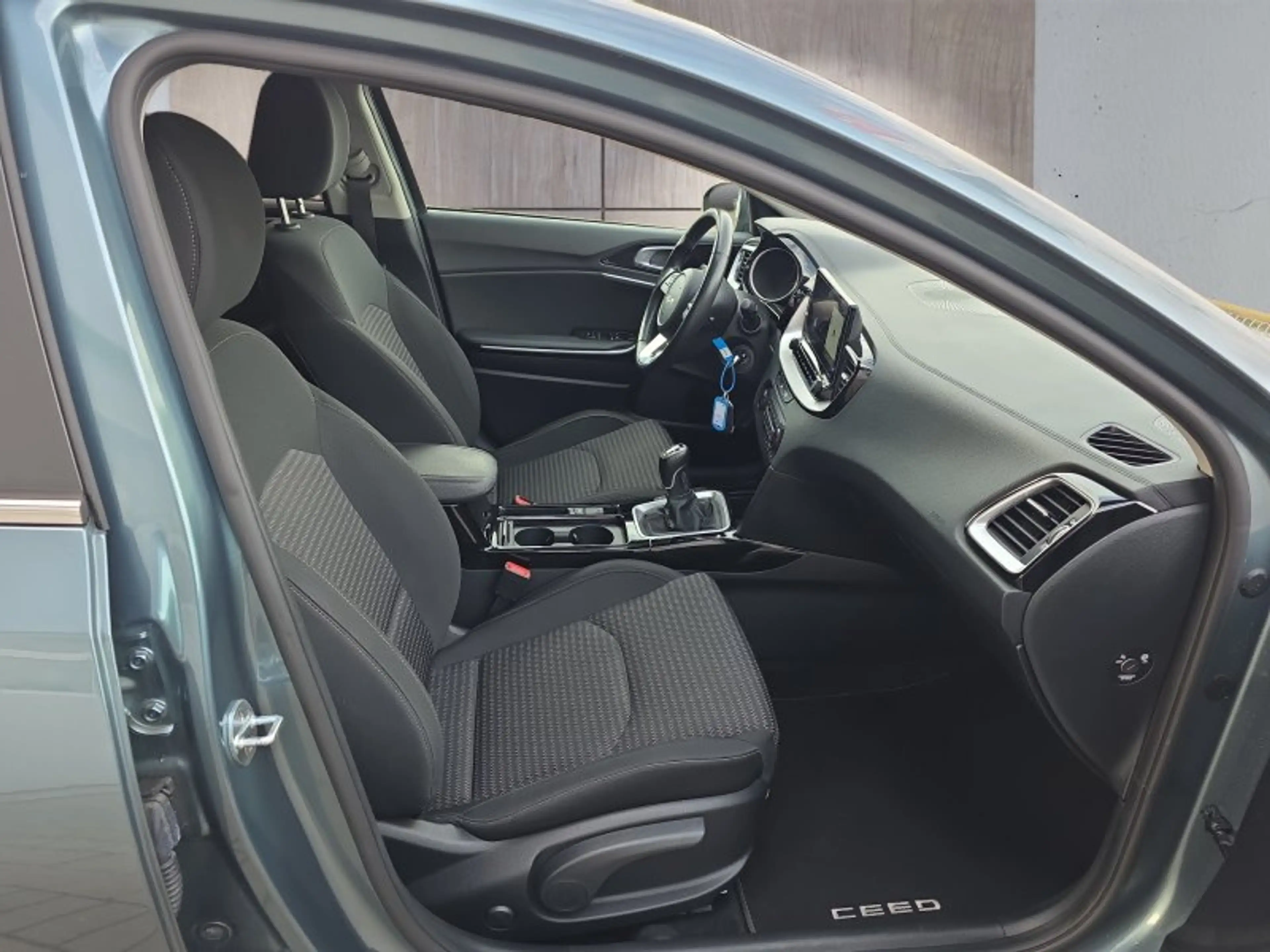 Kia Ceed / cee'd Ceed 1.5 T-GDI Spirit Voll-LED/AHK/Navi/Kamera/Win — photo 15