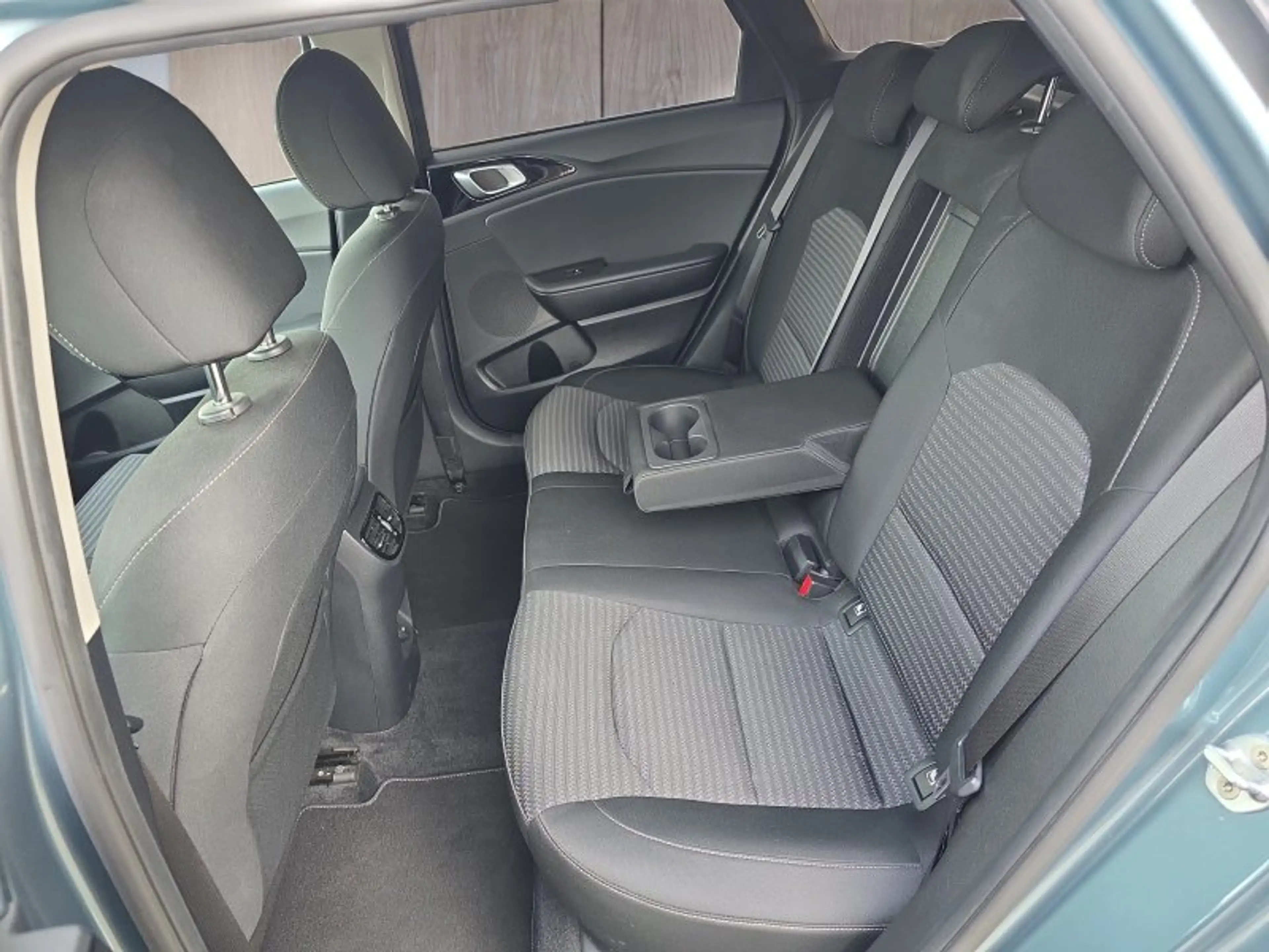 Kia Ceed / cee'd Ceed 1.5 T-GDI Spirit Voll-LED/AHK/Navi/Kamera/Win — photo 13