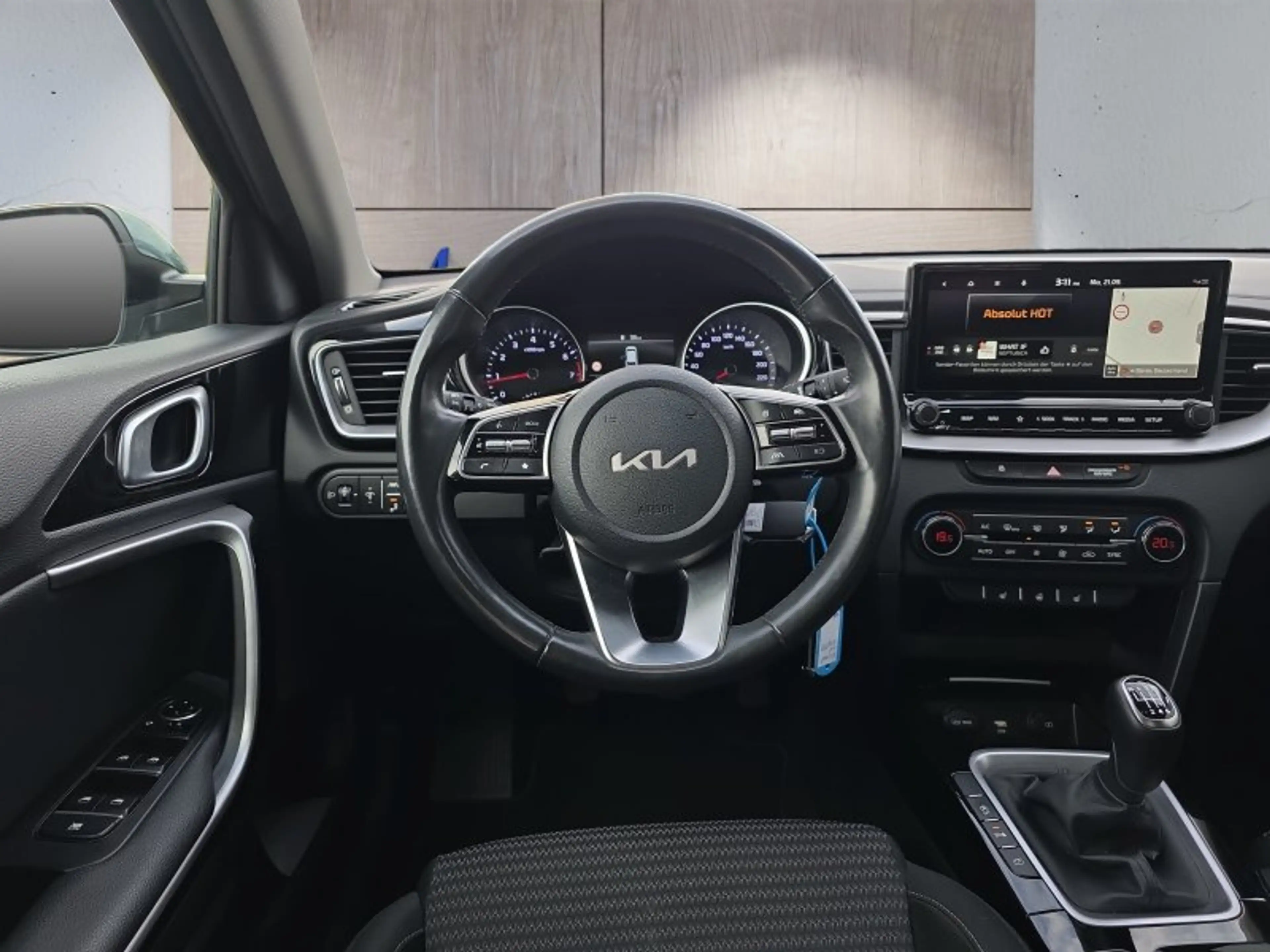 Kia Ceed / cee'd Ceed 1.5 T-GDI Spirit Voll-LED/AHK/Navi/Kamera/Win — photo 12