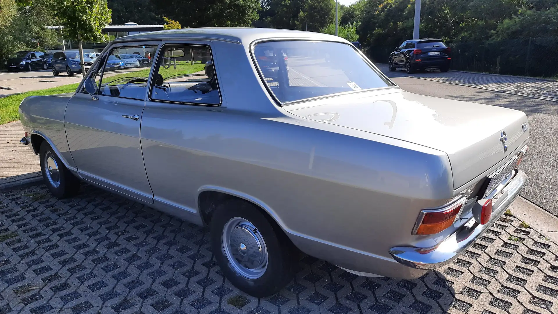 Opel Kadett siva - 1