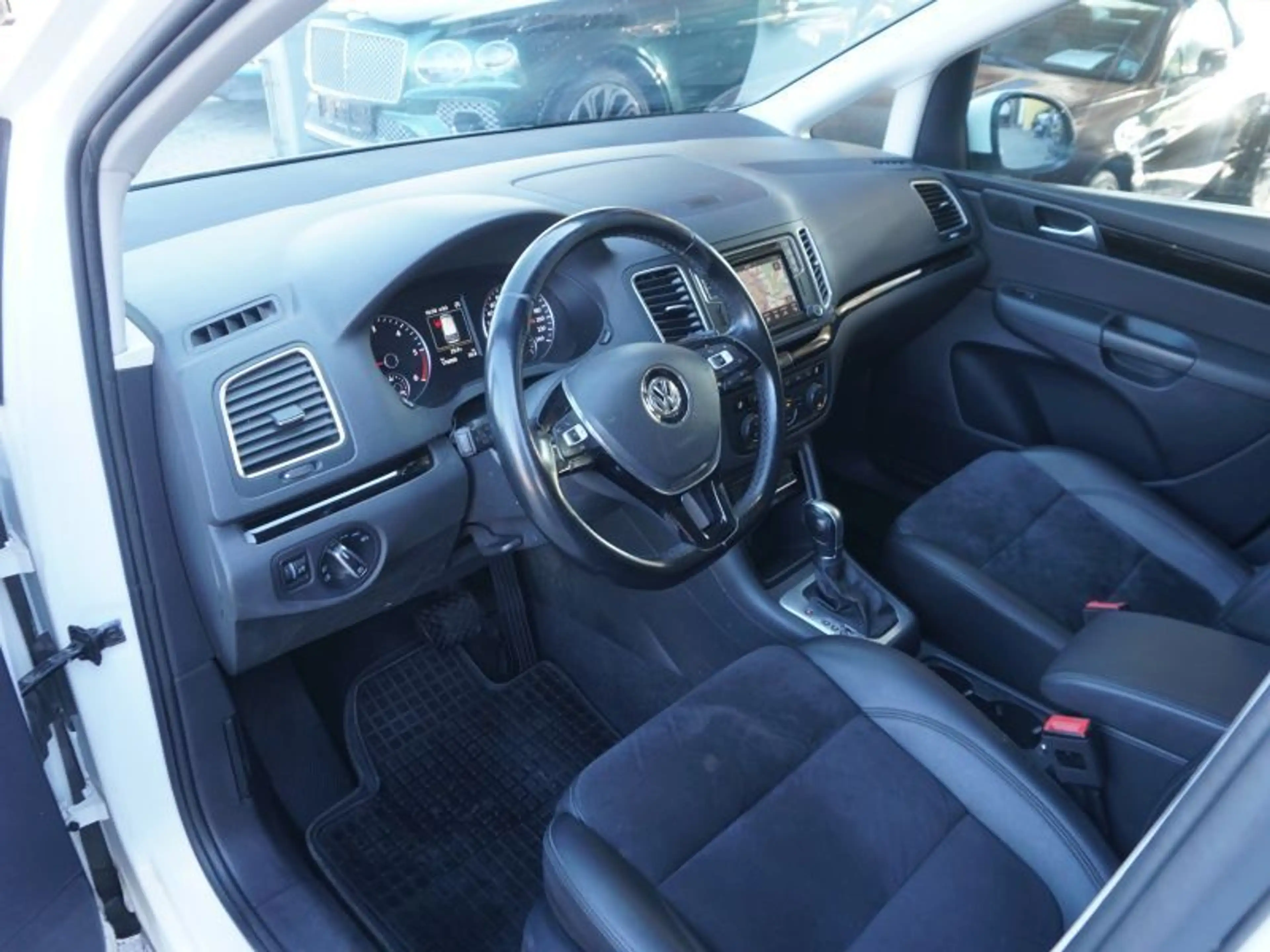 Volkswagen Sharan Business+ SCR 2,0 TDI 7 Sitze DSG *AHV+NAVI+XENON* — photo 8
