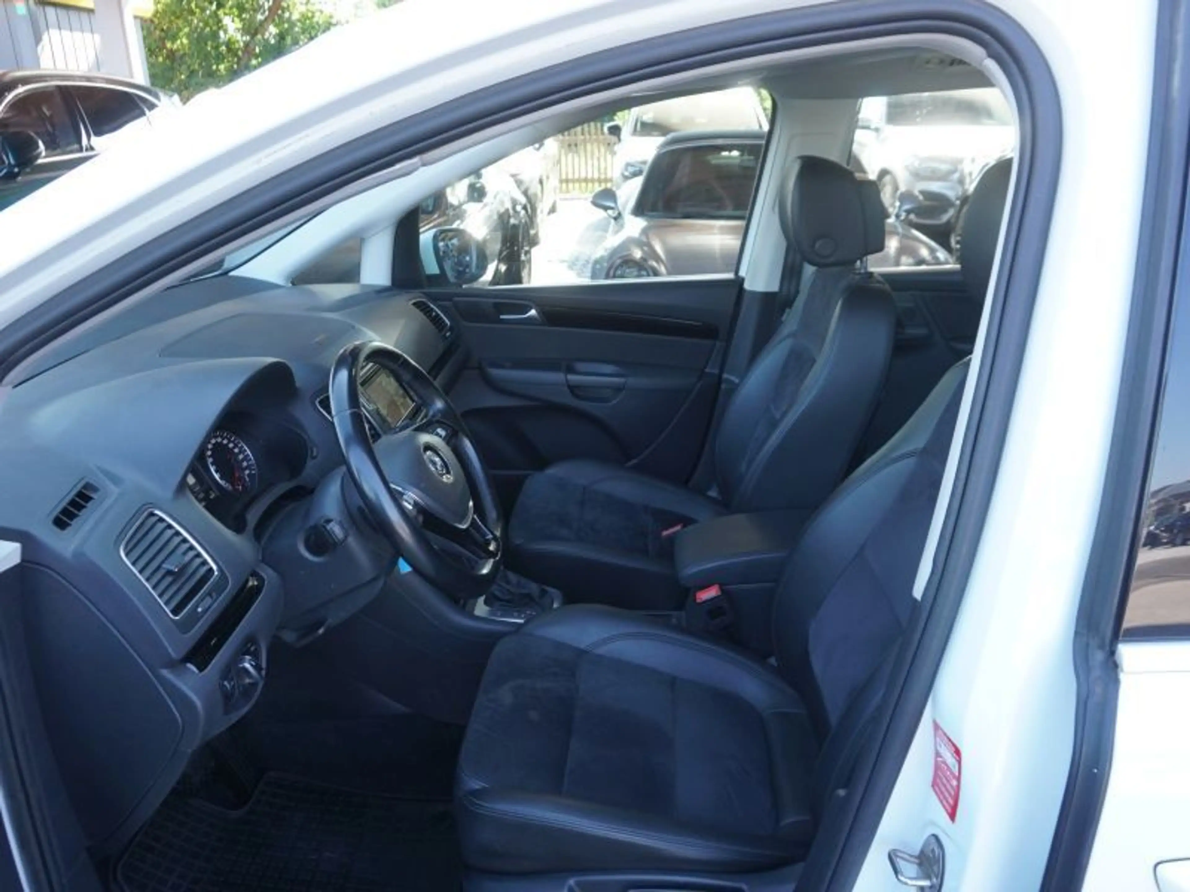 Volkswagen Sharan Business+ SCR 2,0 TDI 7 Sitze DSG *AHV+NAVI+XENON* — photo 7