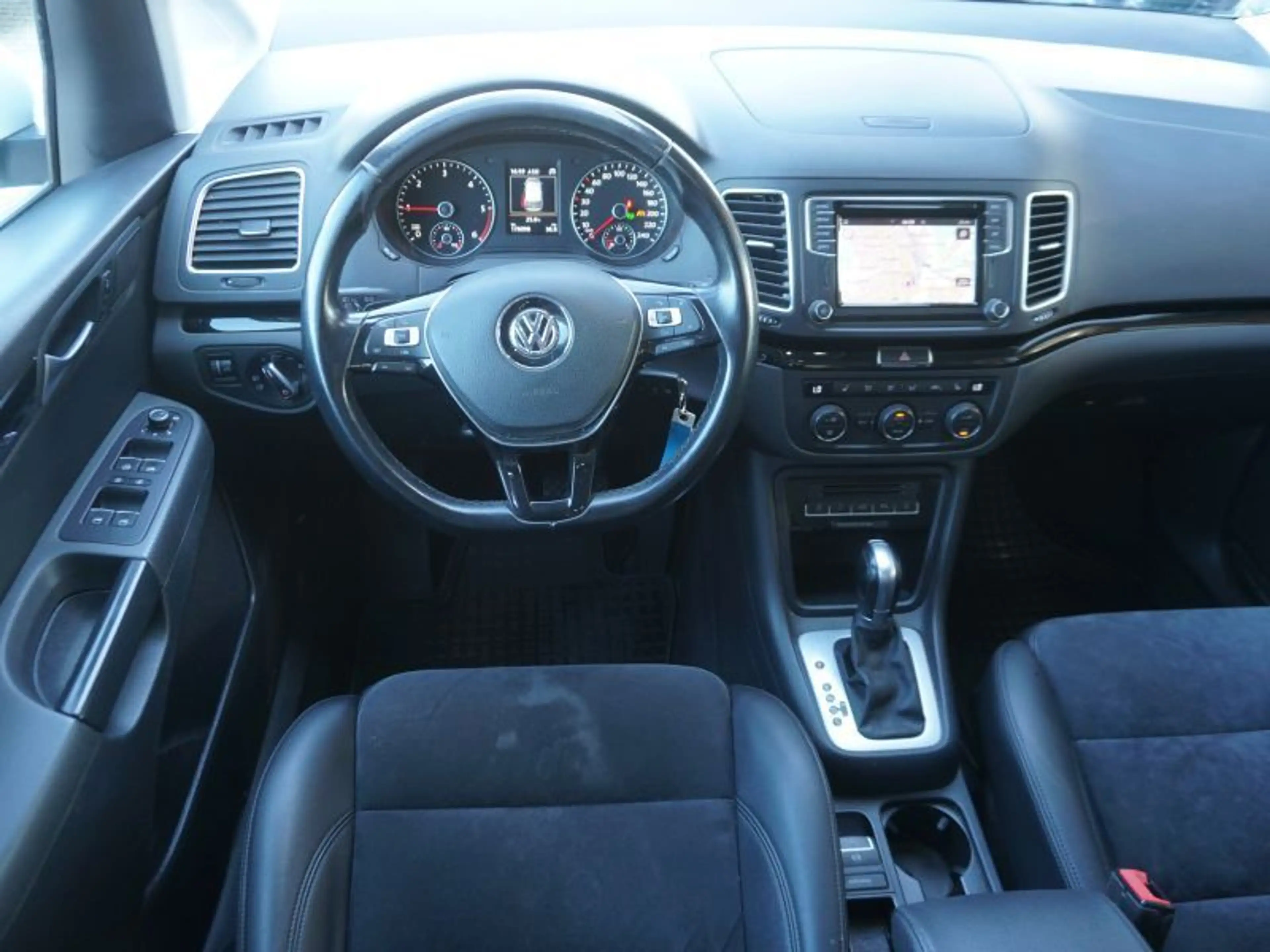Volkswagen Sharan Business+ SCR 2,0 TDI 7 Sitze DSG *AHV+NAVI+XENON* — photo 9