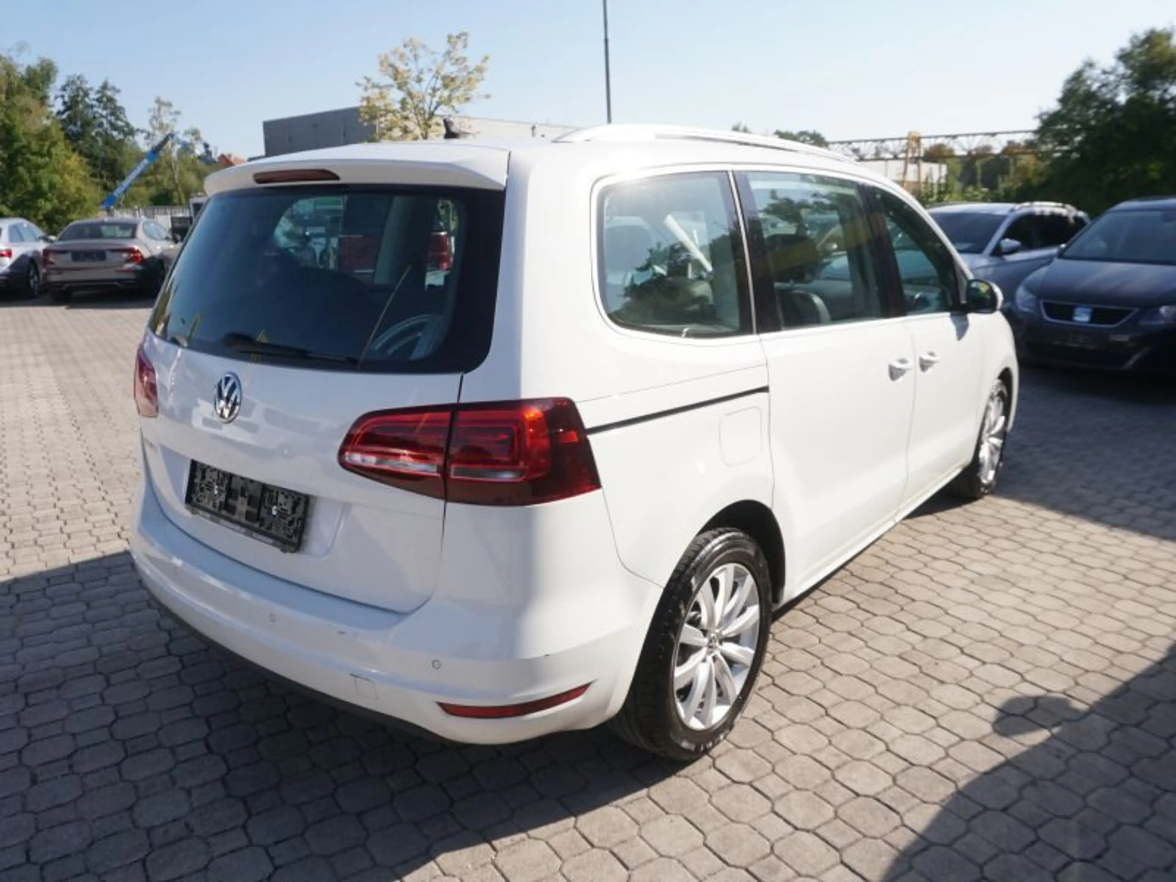 Volkswagen Sharan Business+ SCR 2,0 TDI 7 Sitze DSG *AHV+NAVI+XENON* — photo 4