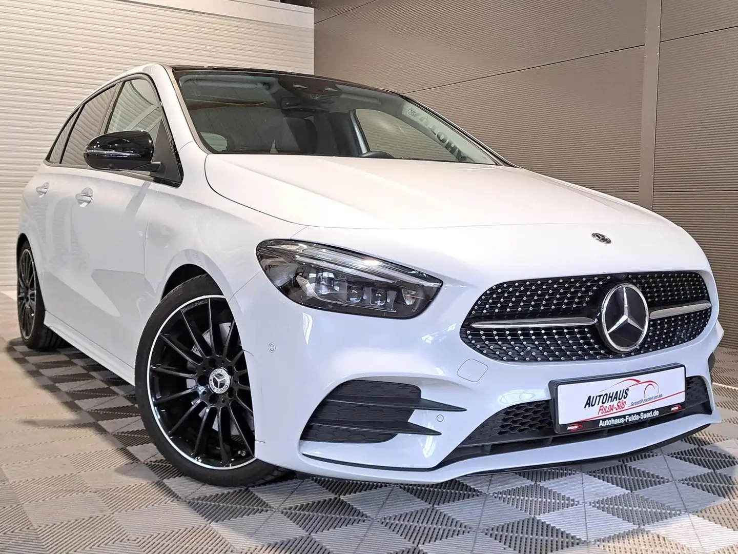 Mercedes-Benz B 220 4Matic AMG Line°Pano°Burmester°360°ACC°DAB Blanc - 1