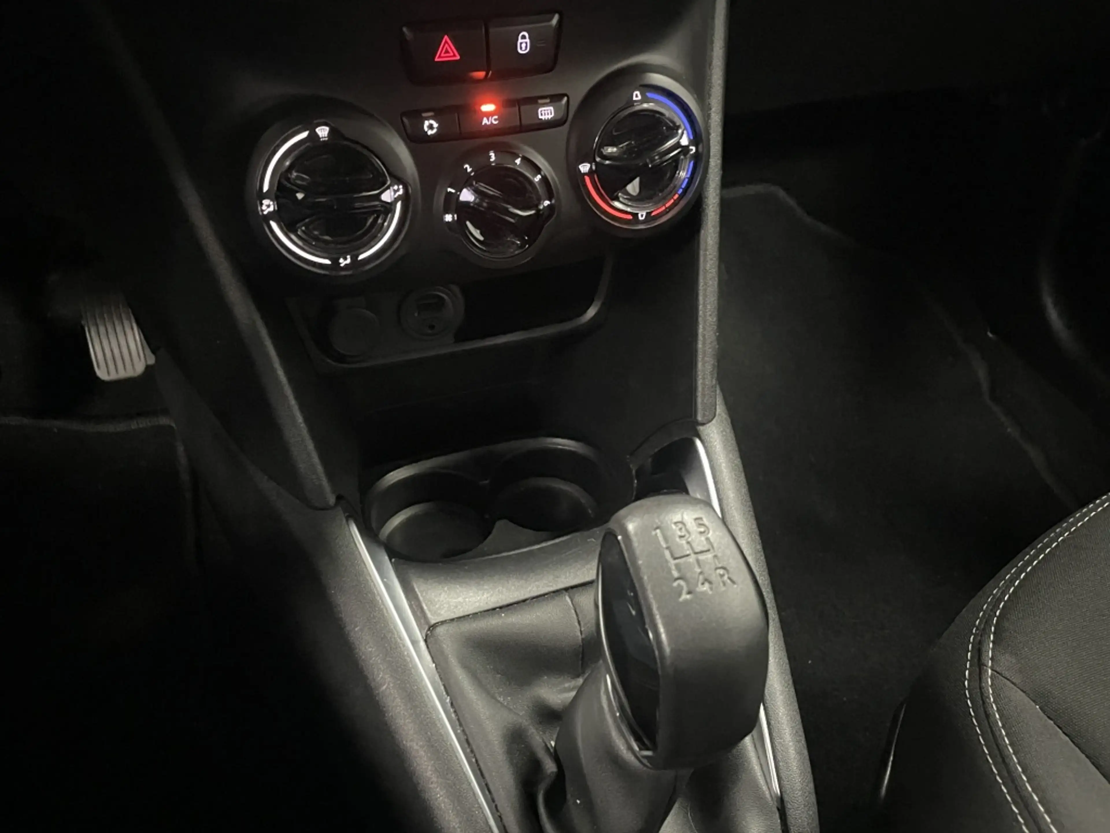 Peugeot 208 Blue Lion 5Drs 82pk Airco | Navi+Carplay | Bluetoo — photo 31