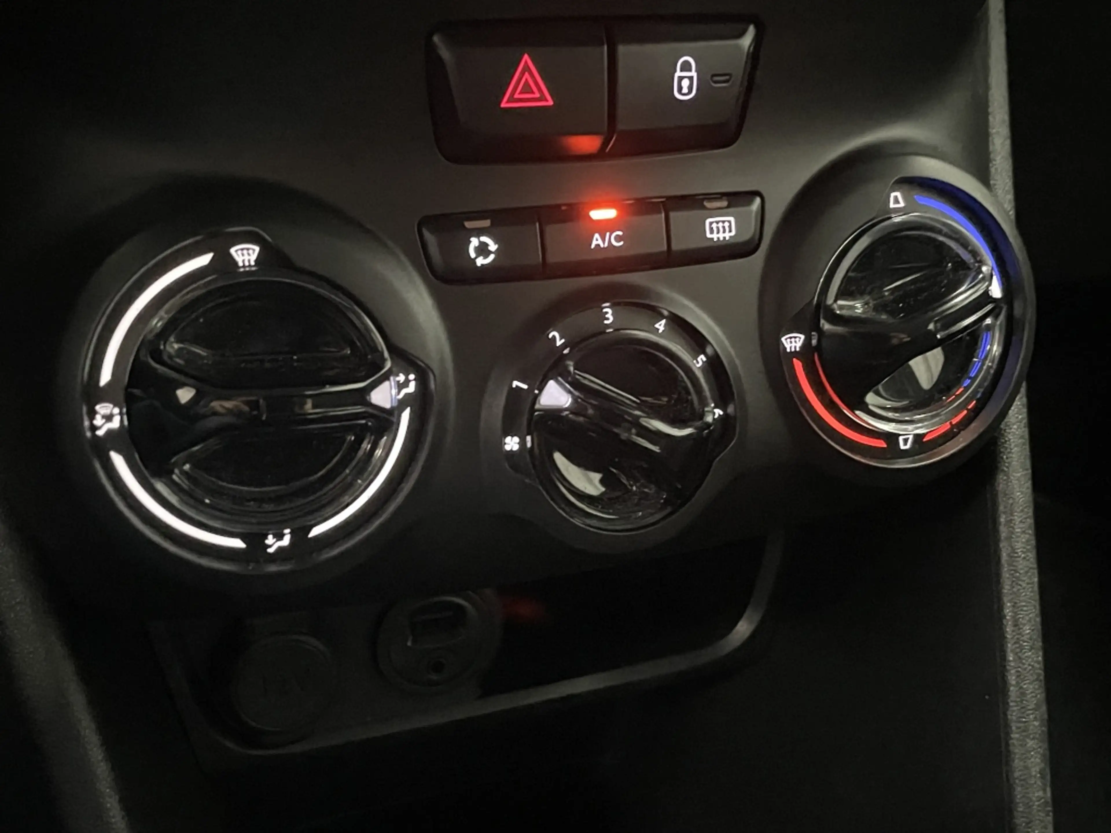 Peugeot 208 Blue Lion 5Drs 82pk Airco | Navi+Carplay | Bluetoo — photo 33
