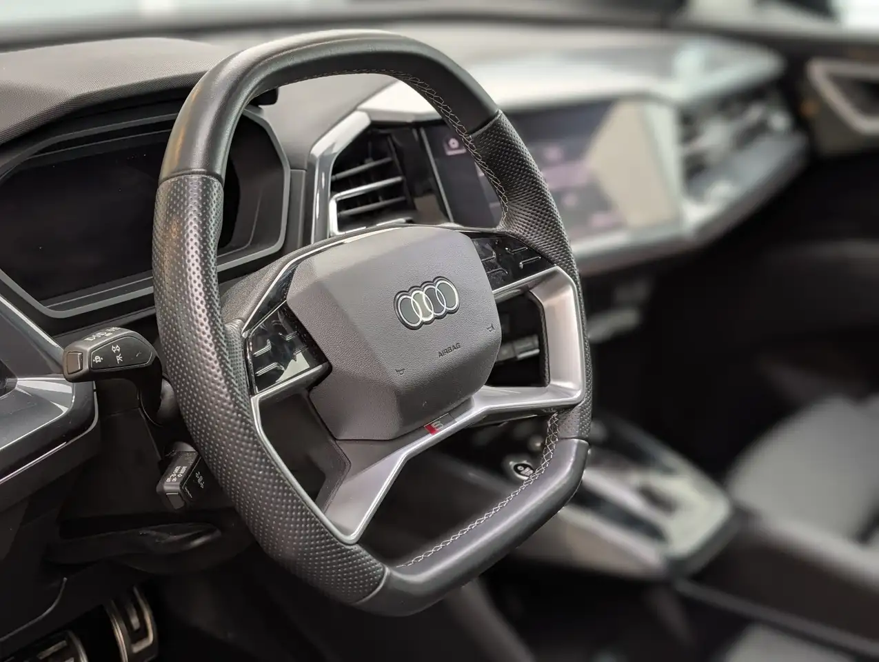 Audi Q4 e-tron снимка Audi Q4 e-tron