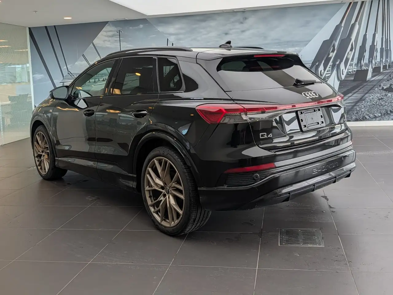 Audi Q4 e-tron снимка Audi Q4 e-tron