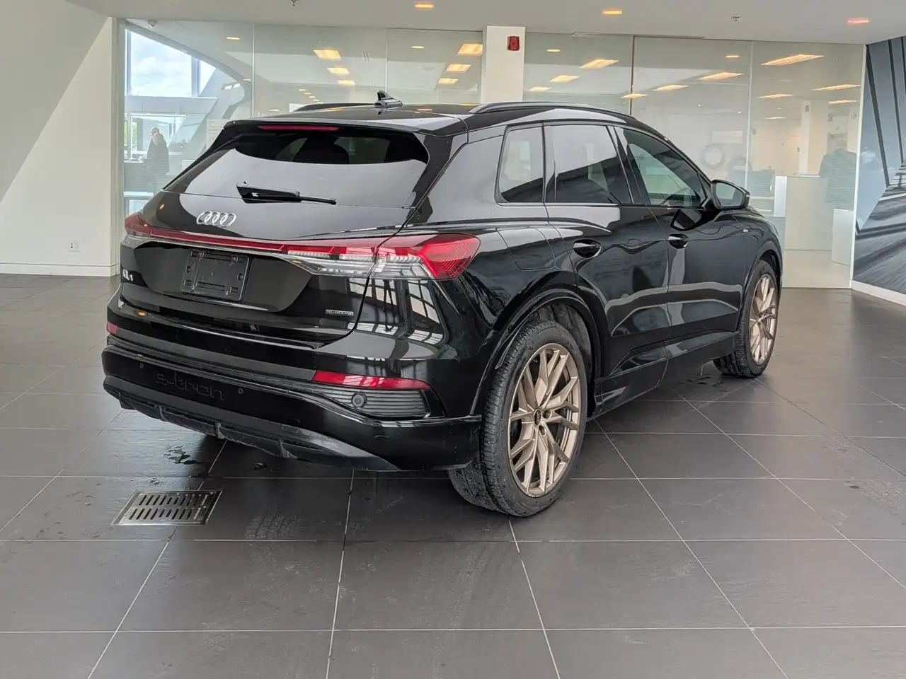 Audi Q4 e-tron снимка Audi Q4 e-tron