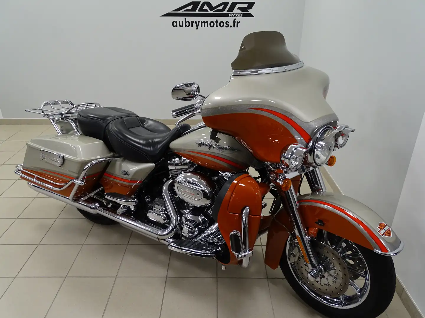 Harley-Davidson Electra Glide Beżowy - 1