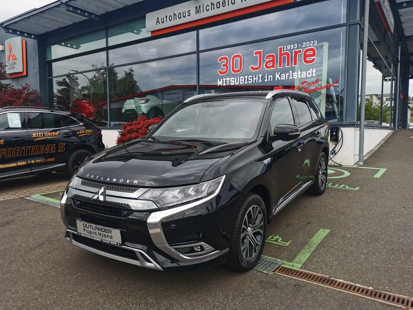 Mitsubishi Outlander PHEV PLUS Spirit-Paket 2.4 4WD Schwarz - 1