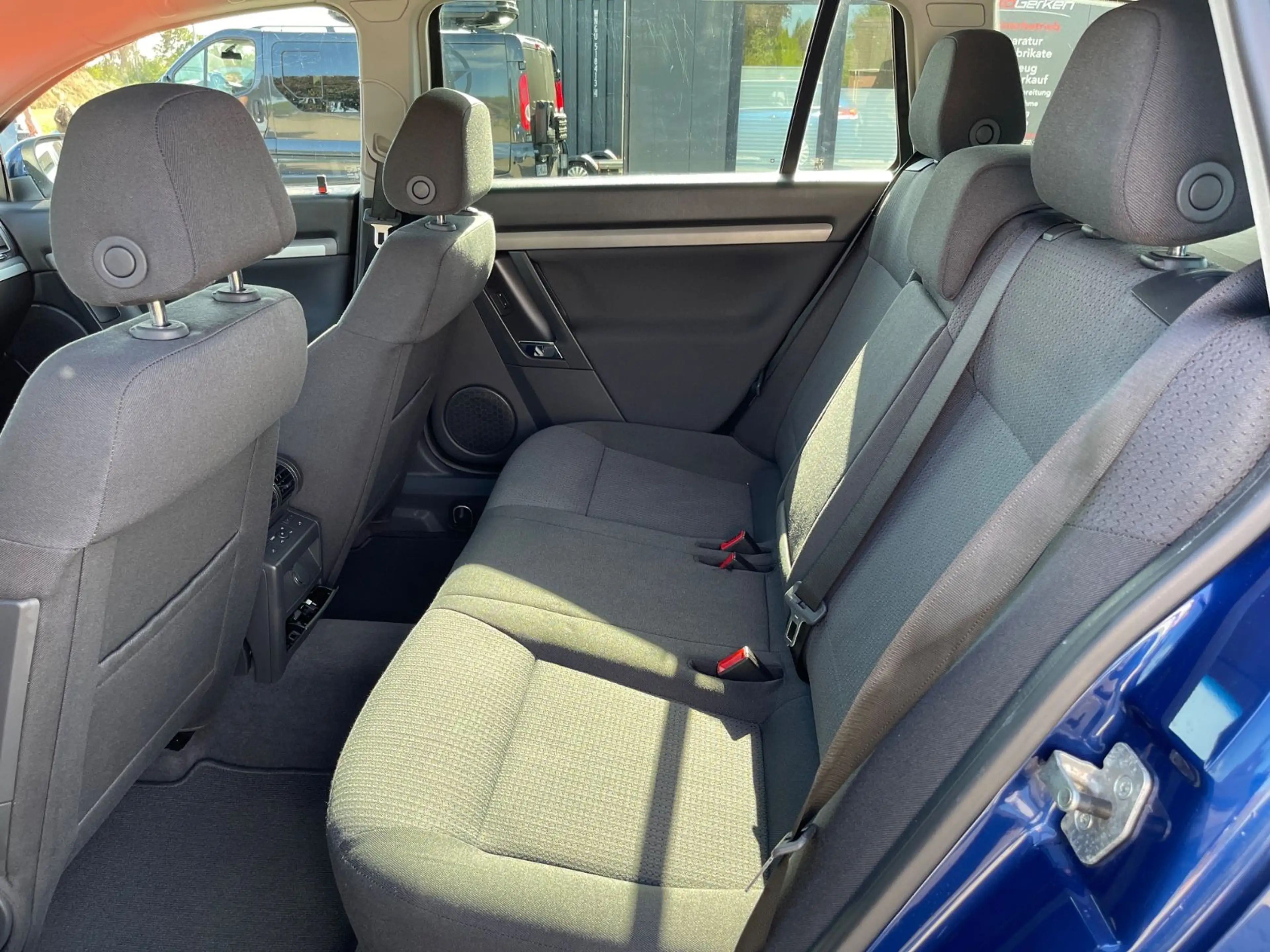 Opel Vectra Caravan 2.8 V6 Turbo Edition TÜV NEU — photo 13