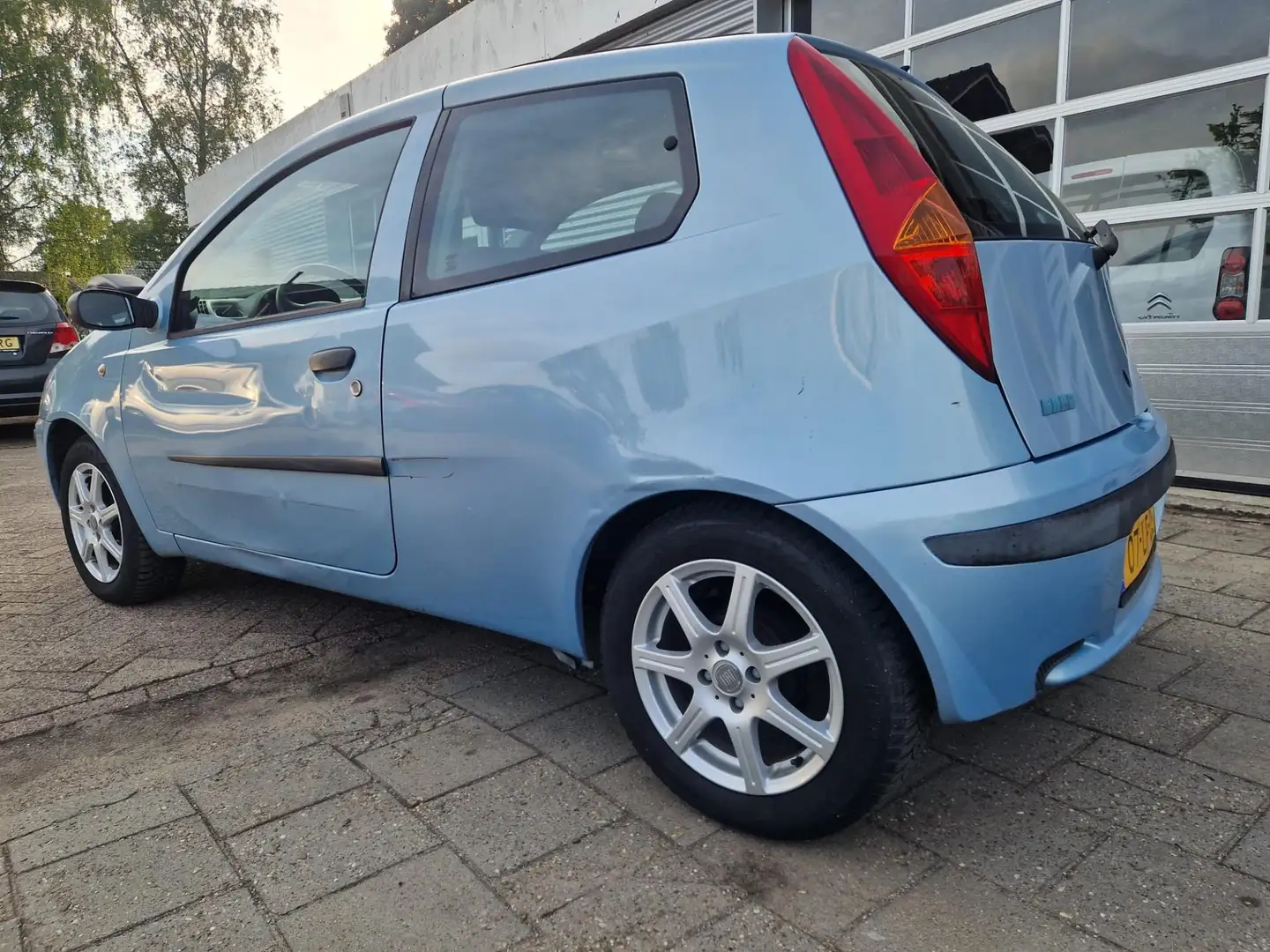 Fiat Punto 1.2 Active MET VOL JAAR A.P.K. !! Blauw - 2