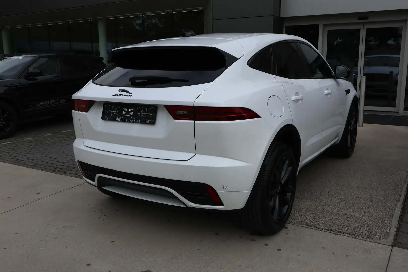 Jaguar E-Pace R-Dynamic S AWD 24MY Bílá - 2