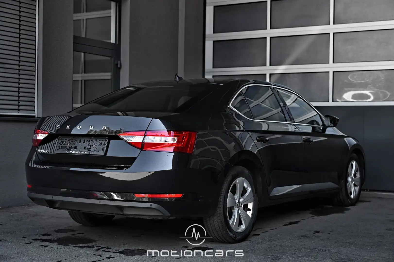 Skoda Superb 2.0 TDI Ambition Pickerl NEU Zwart - 2
