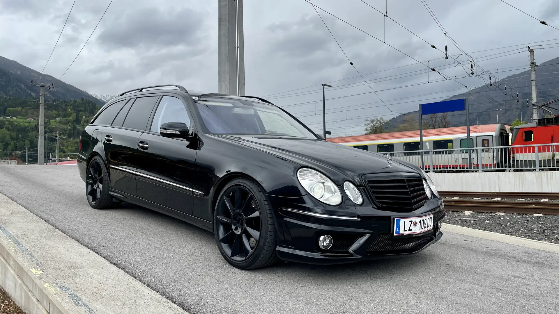 Mercedes-Benz E 500 E 500 T Avantg. Sp. AMG A-Edition Plus Aut. Avantgarde Sport A-Edition Plus Schwarz - 1