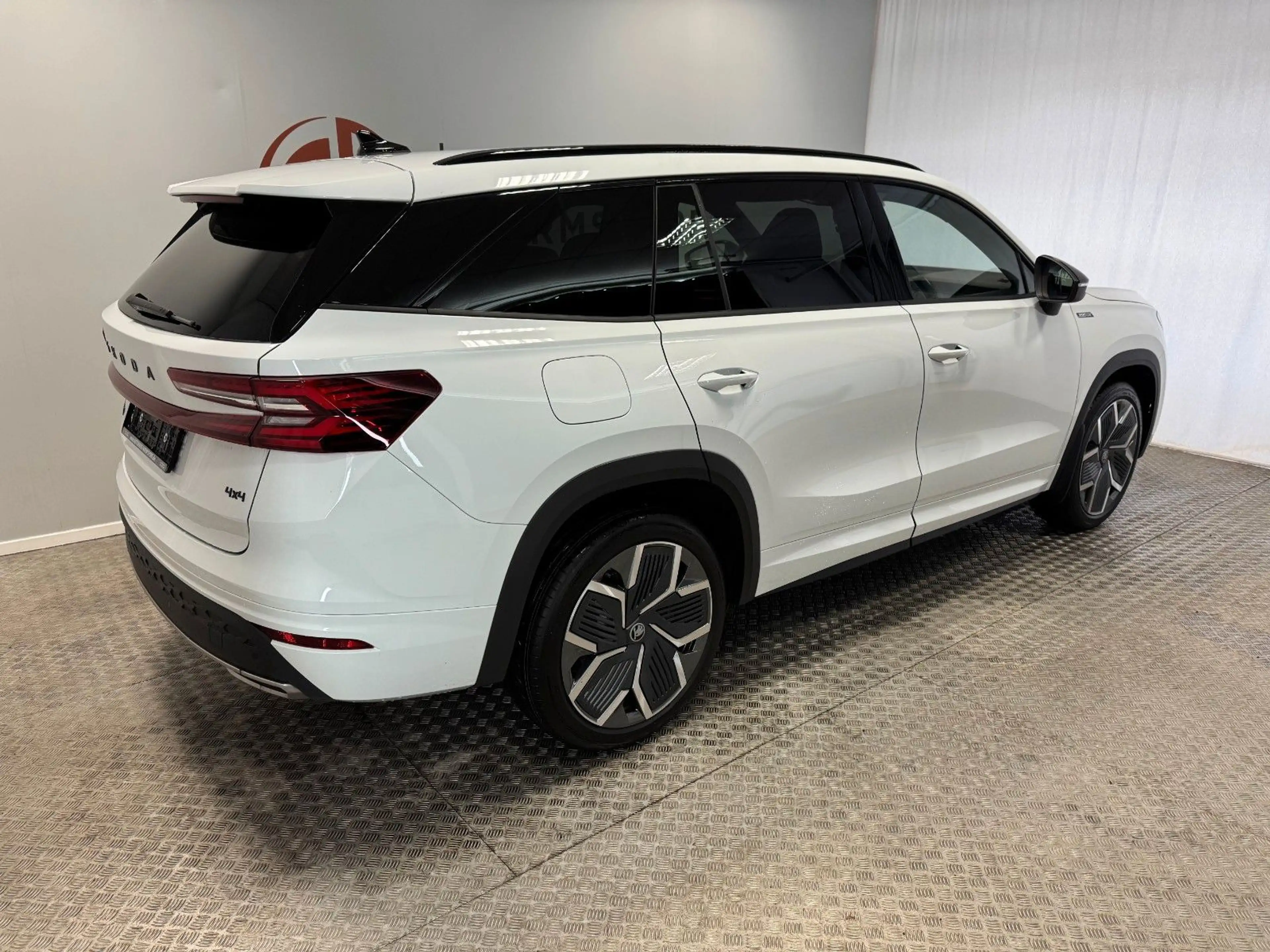 Skoda Kodiaq 2.0 TDI 4x4 Sportline Pano AHK 7-Sitze — photo 6