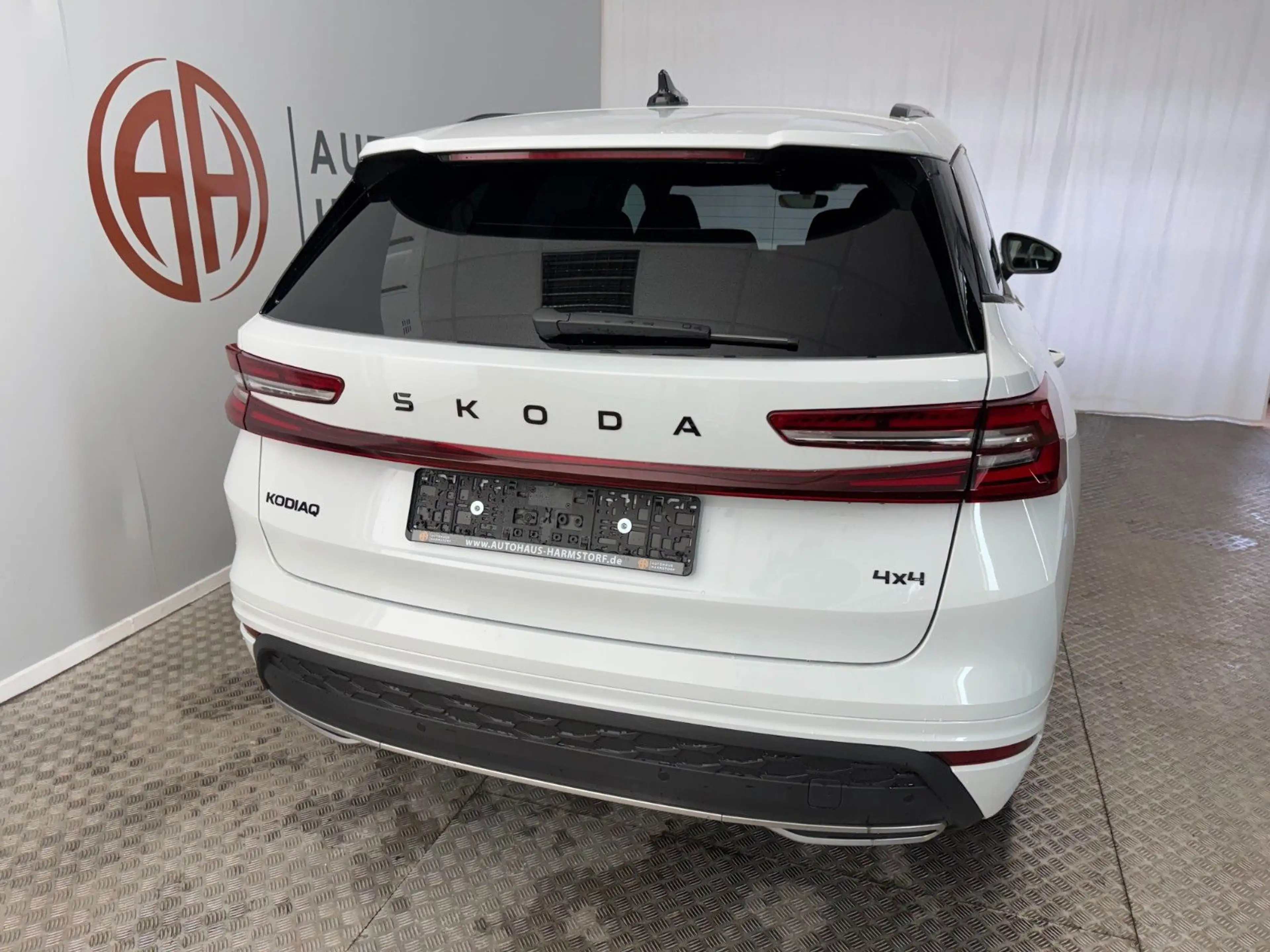 Skoda Kodiaq 2.0 TDI 4x4 Sportline Pano AHK 7-Sitze — photo 5