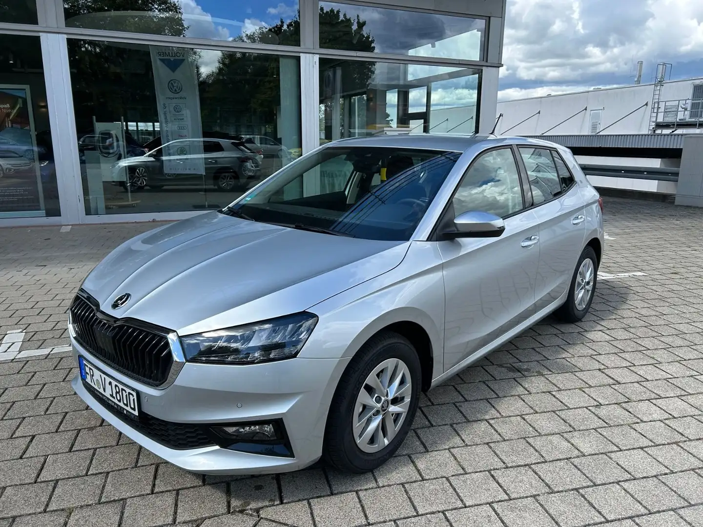 Skoda Fabia IV 1.0 TSI Selection SmartLink,LED,PDC hi. Silber - 2