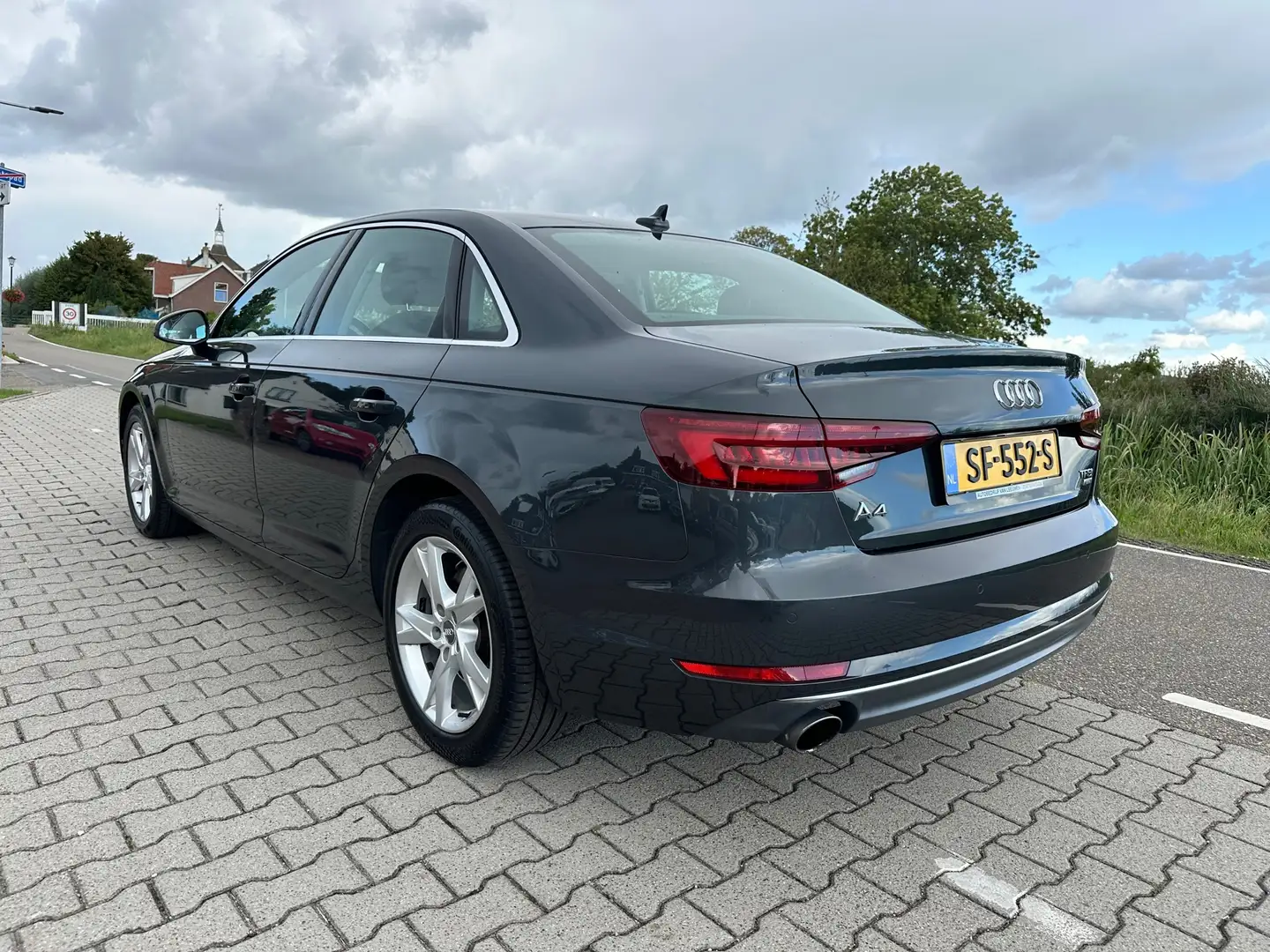 Audi A4 Limousine 2.0 TFSI MHEV Sport Lease Edition, Sport Grijs - 2