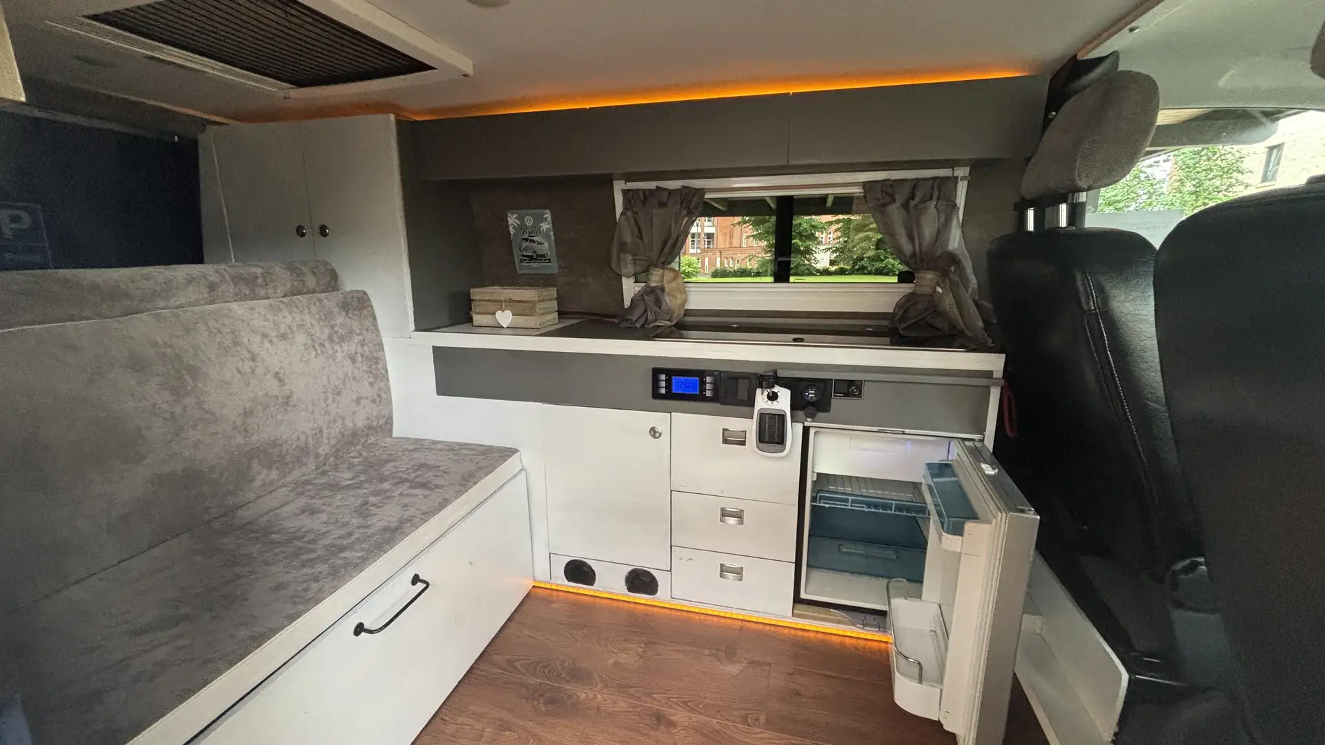 Volkswagen T5 Transporter Camper Silber - 2