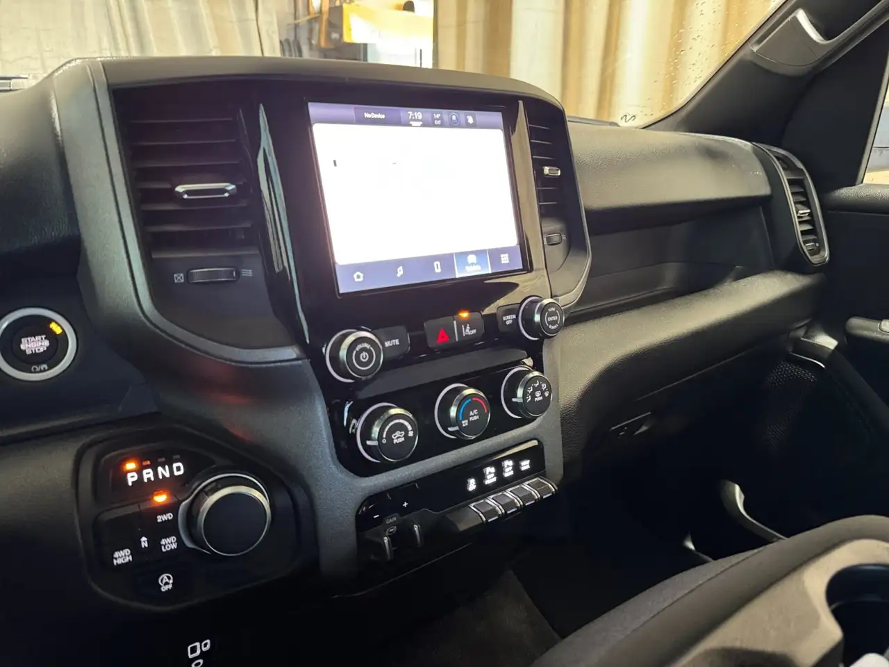 RAM 1500 снимка RAM 1500