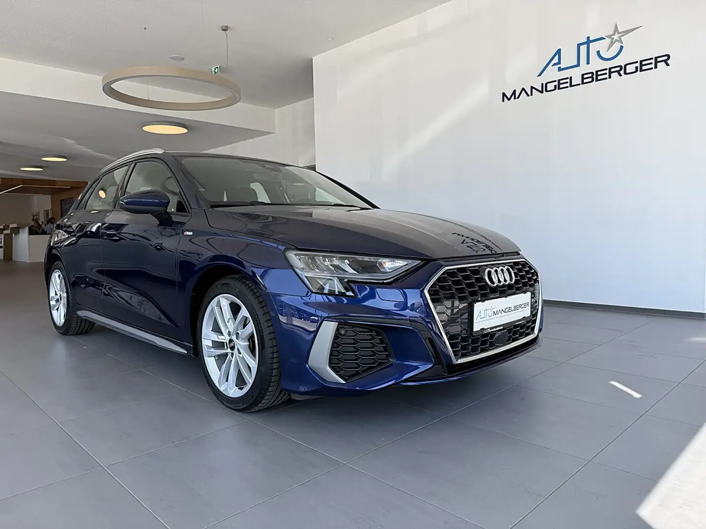 Audi A3 35 2.0 TDI S line Blau - 1