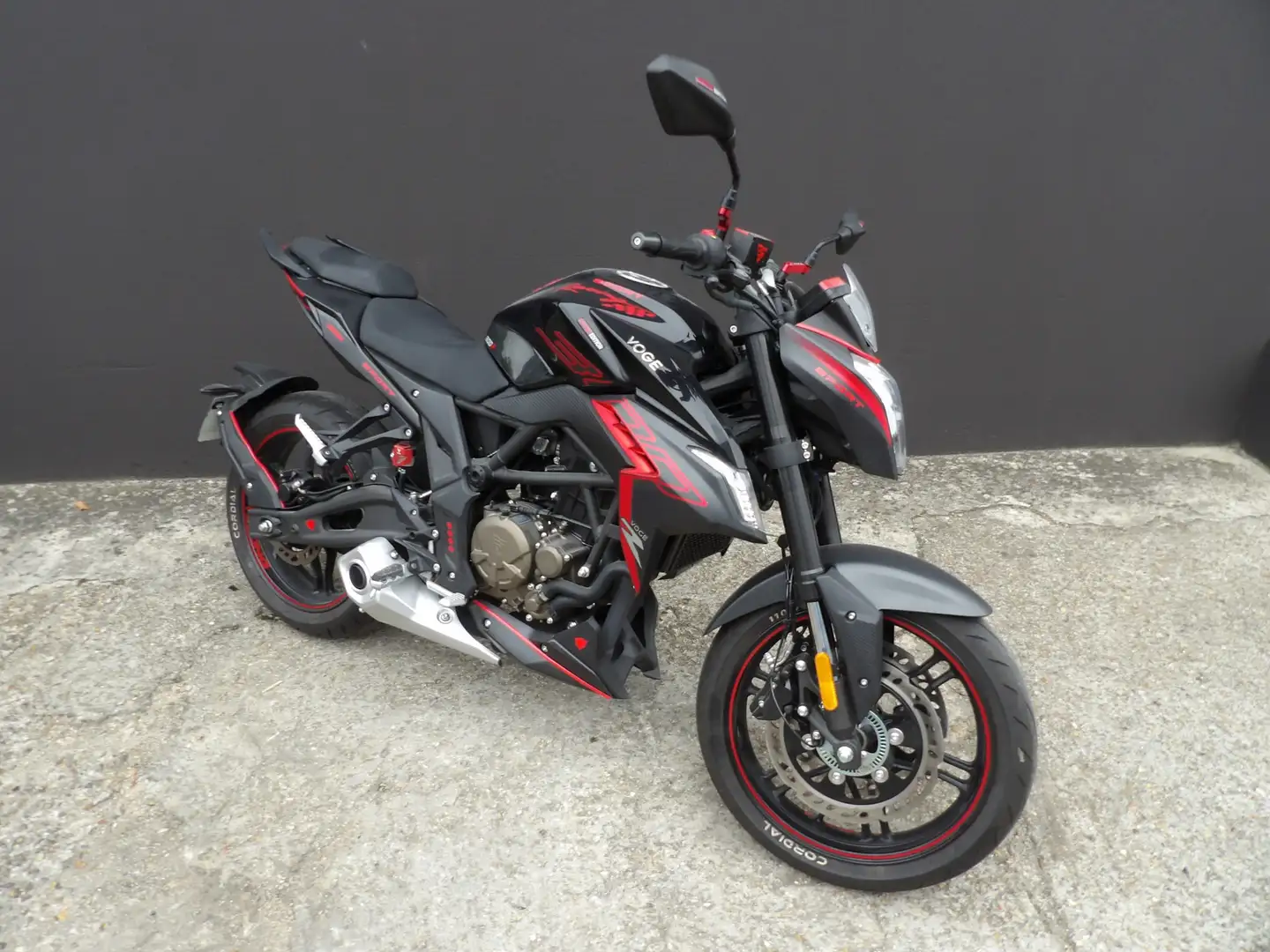 Voge 300R Rot - 1