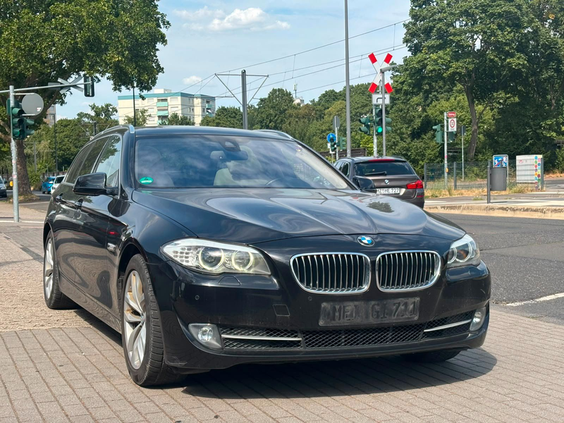 BMW 535 d xDrive Touring PANO. HUD. NAVI. AHK — photo 4