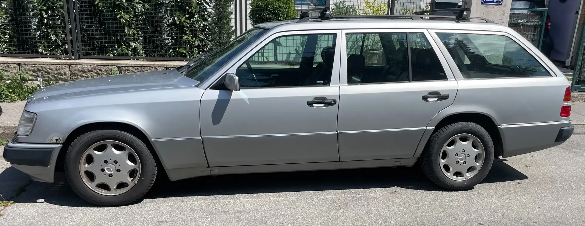 Mercedes-Benz E 320 320 TE Kombi 7er-Sitzer LEDER Plateado - 1
