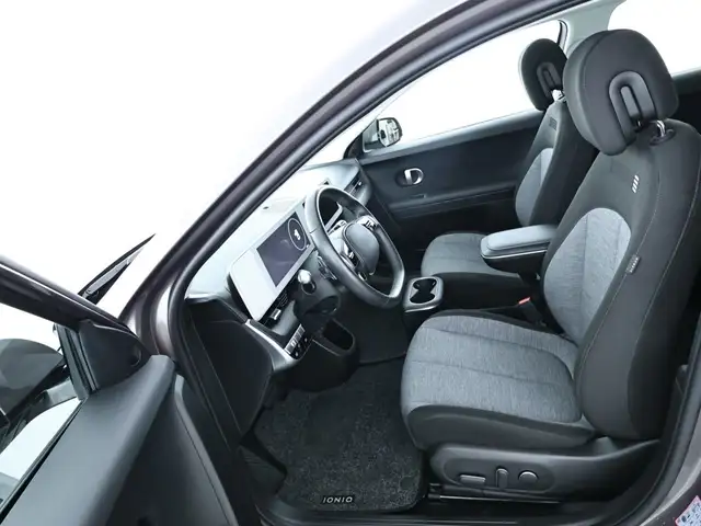 Hyundai Ioniq 5 view 8