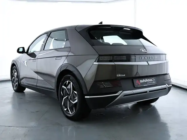 Hyundai Ioniq 5 view 4