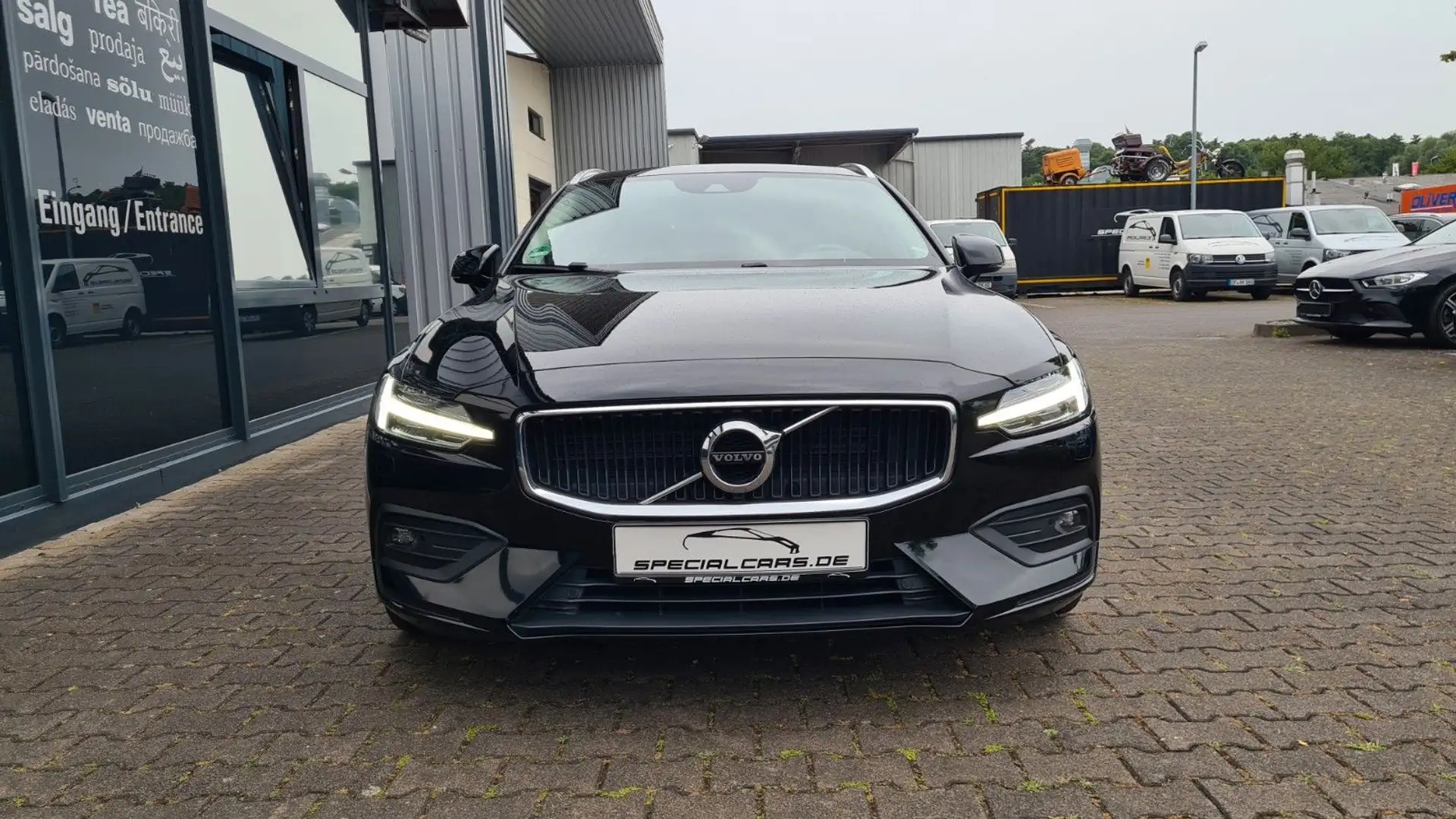 Volvo V60 D3 Momentum Pro - ASSISTS - HUD - PANO - Schwarz - 2