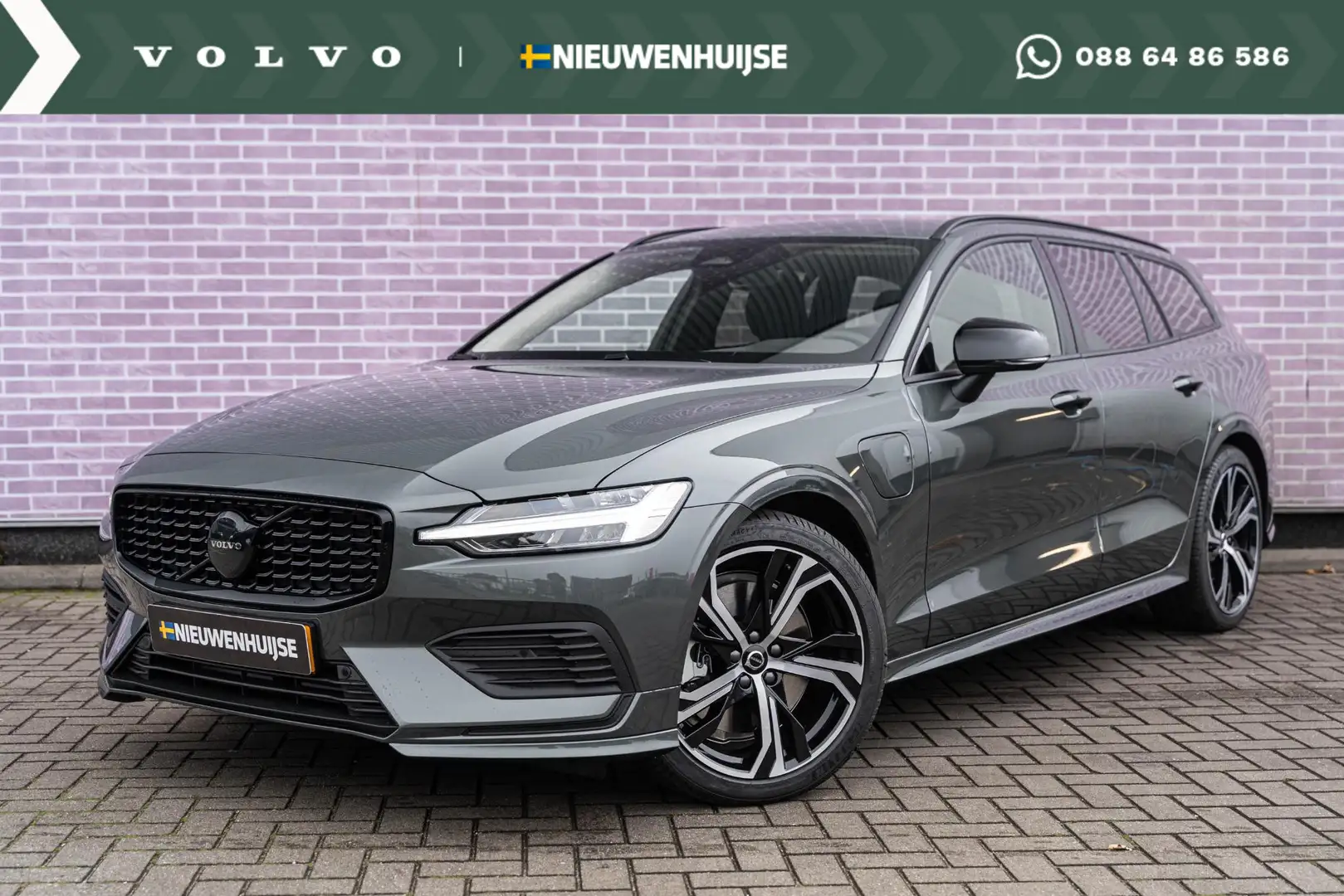 Volvo V60 2.0 T6 Plug-in hybrid AWD Essential | Sport Pack | Groen - 1