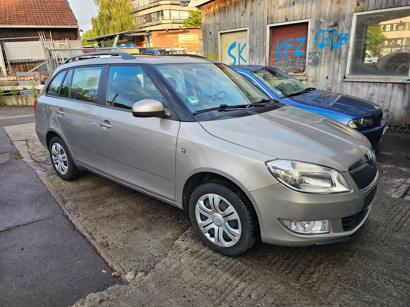 Skoda Fabia Ambition TÜV bis 06.2026 Gris - 1
