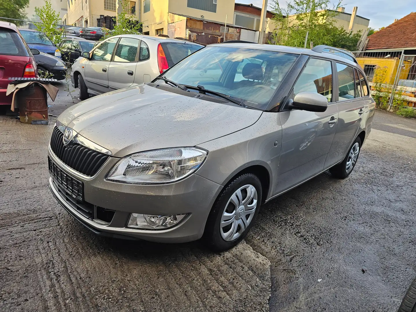 Skoda Fabia Ambition TÜV bis 06.2026 Gris - 2