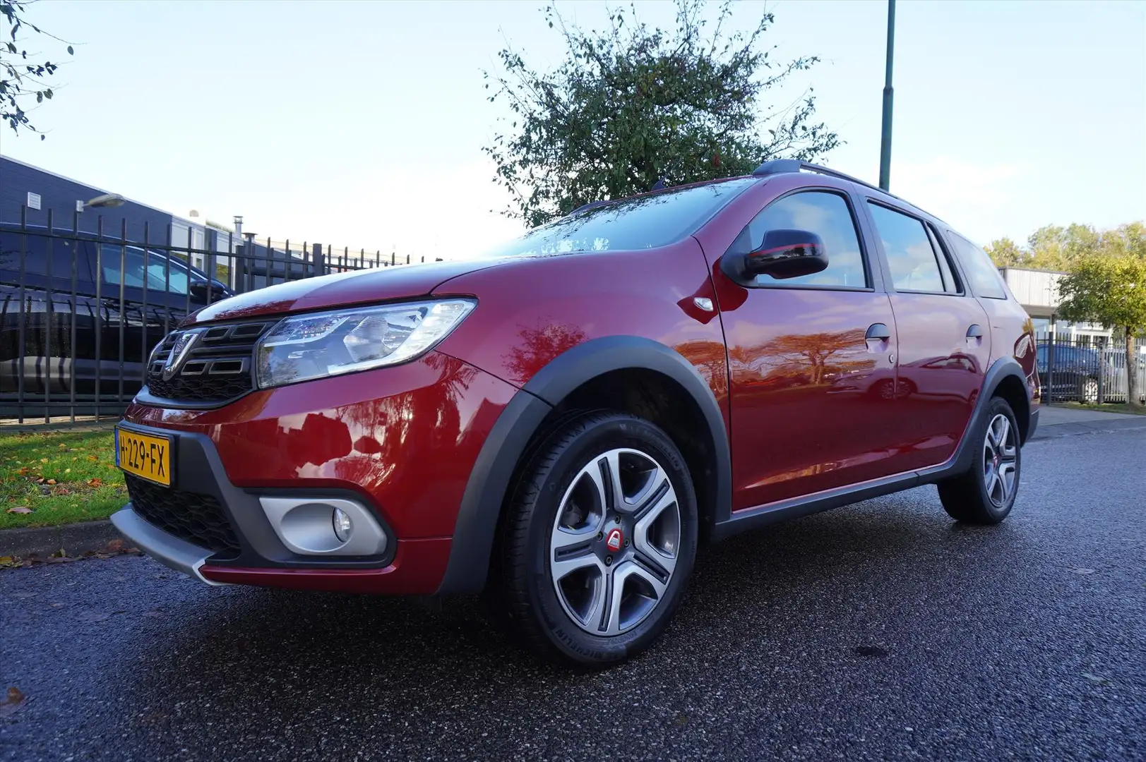 Dacia Logan Mcv 0.9 Tce 90pk STEPWAY Série Limitée Tech Road T Rood - 1