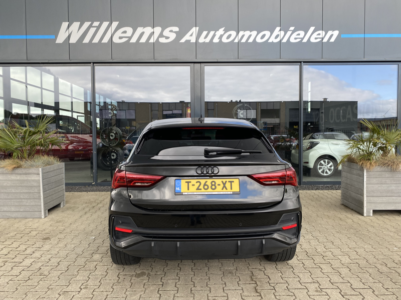 Audi Q3 Sportback 45 TFSI e S Edition 45 TFSI e S-Line ACC — photo 10