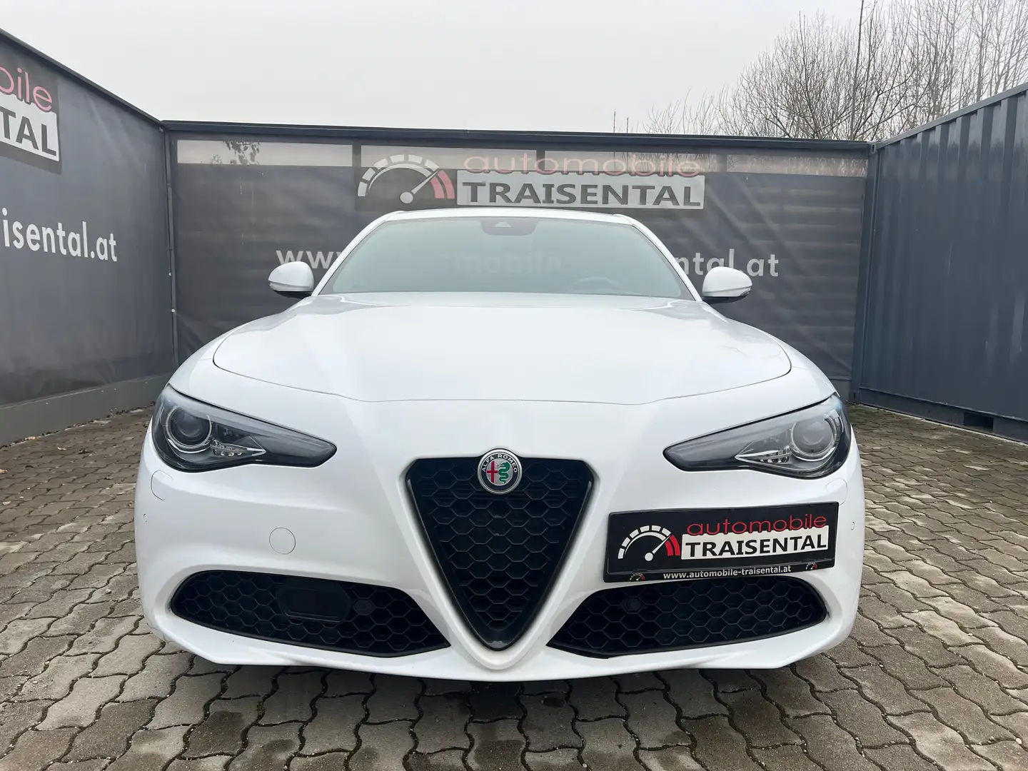 Alfa Romeo Giulia Sprint Q2 mit Veloce Paket Weiß - 2