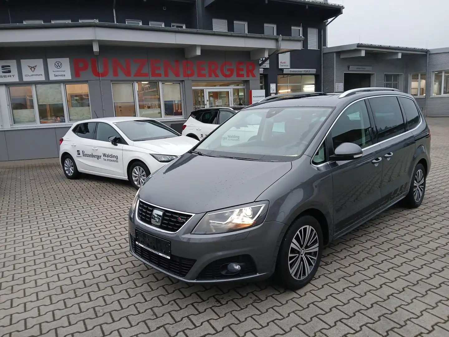 SEAT Alhambra FR TDI DSG Grau - 1