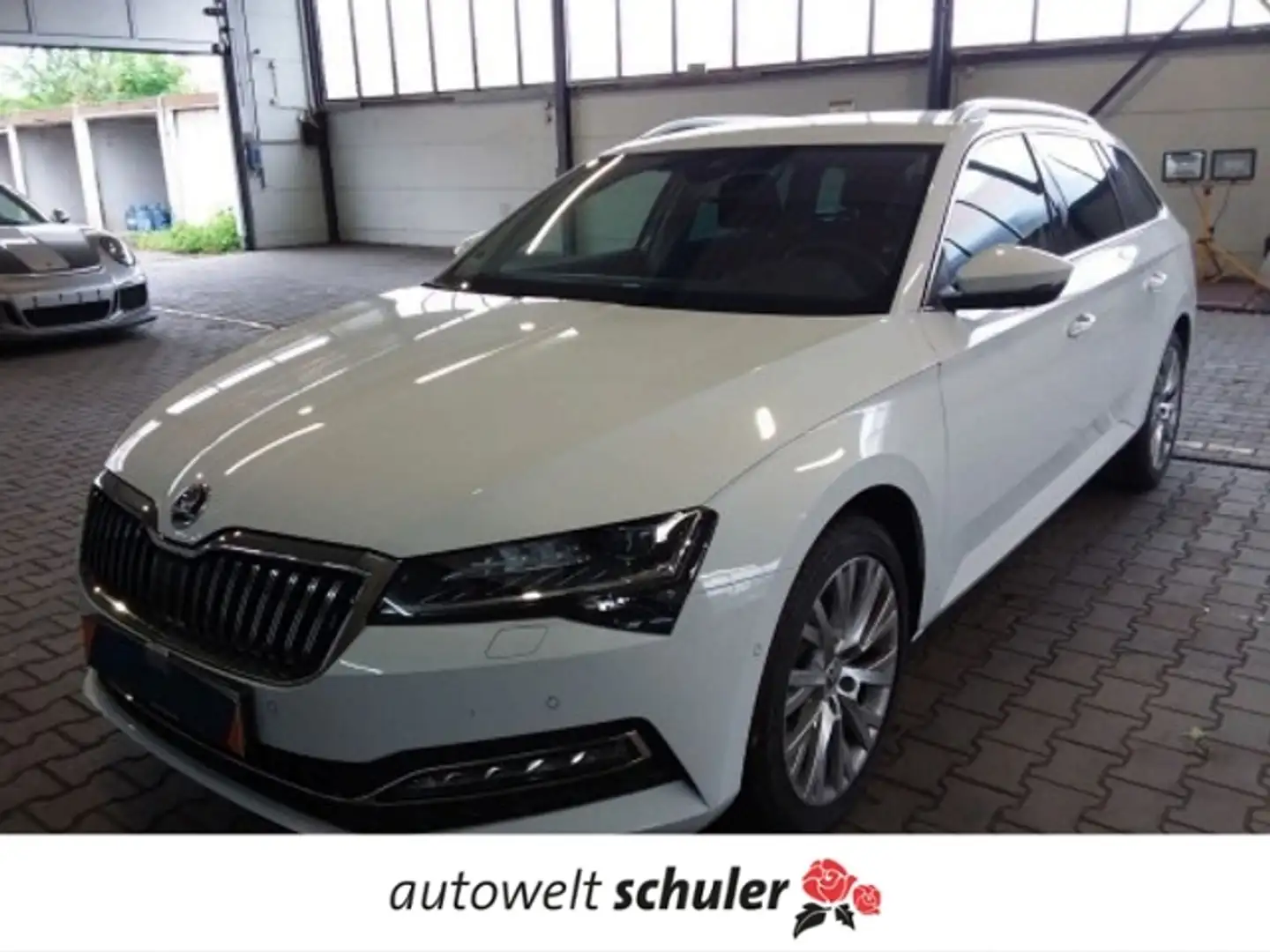 Skoda Superb Combi 1,5 TSI DSG Style AHK 360 Weiß - 1