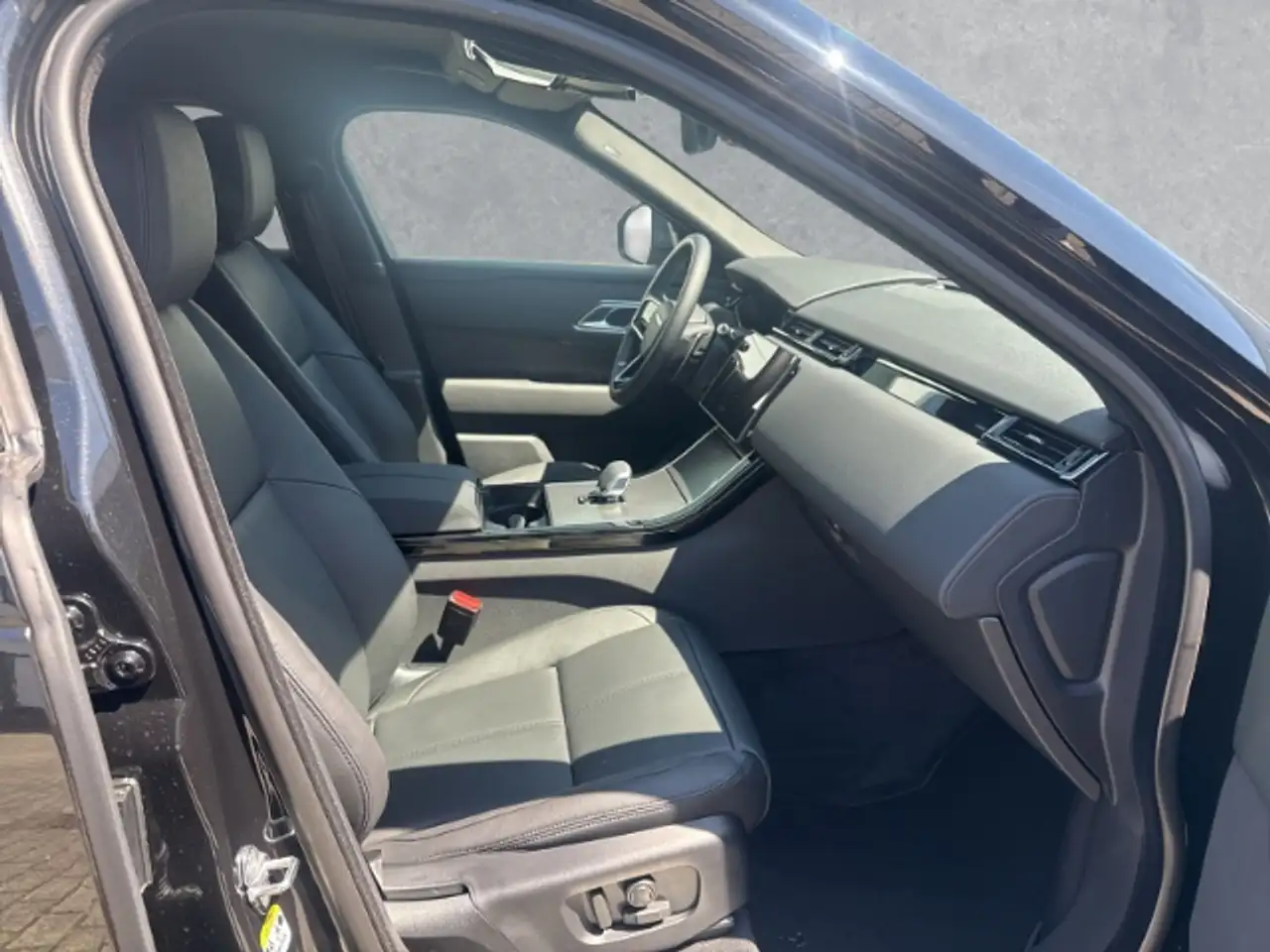 Land Rover Range Rover Velar 2026
