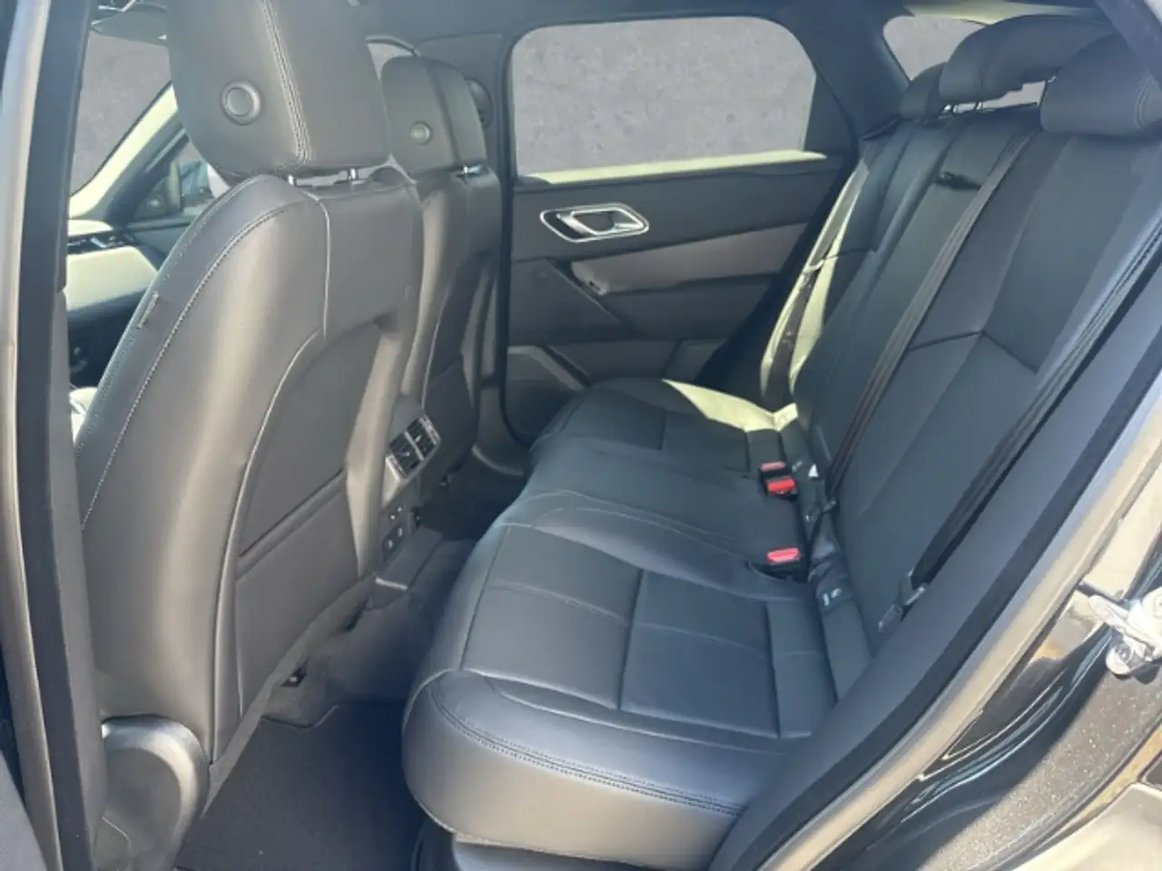 Land Rover Range Rover Velar 2026