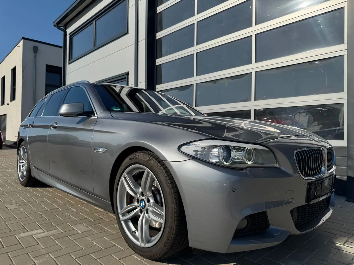 BMW 528 i Touring M-Sport Alcantara HEAD UP SoftClose Grijs - 1